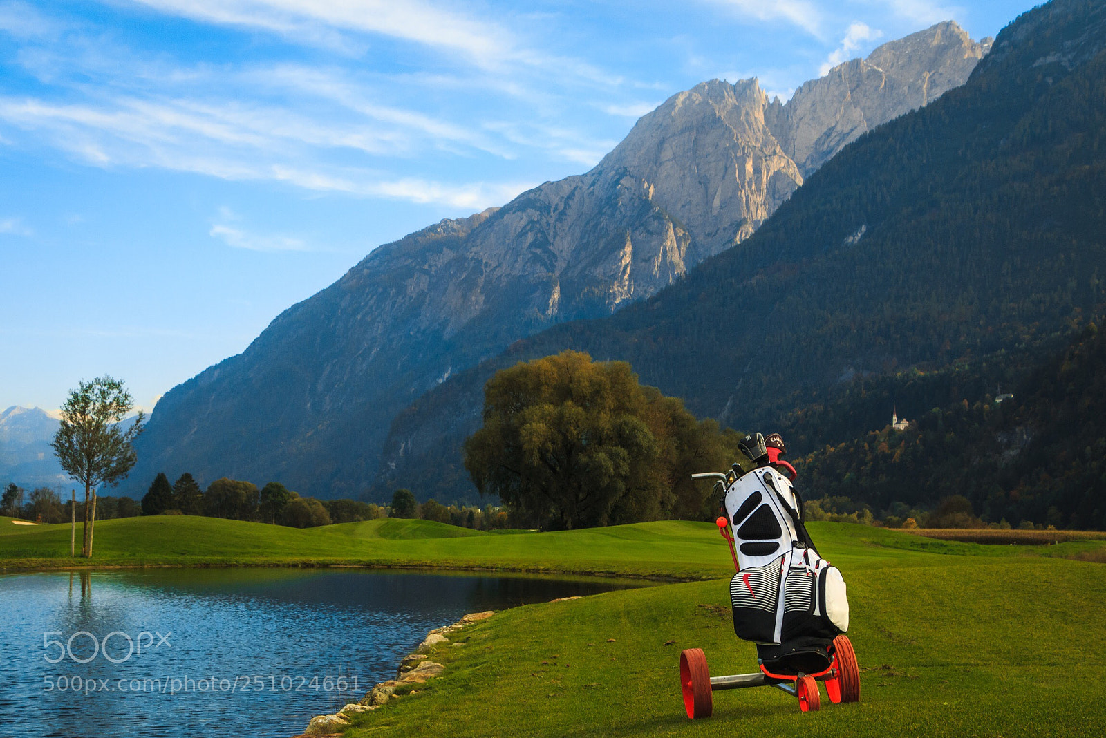 Canon EOS 70D sample photo. Golftasche am see beim photography