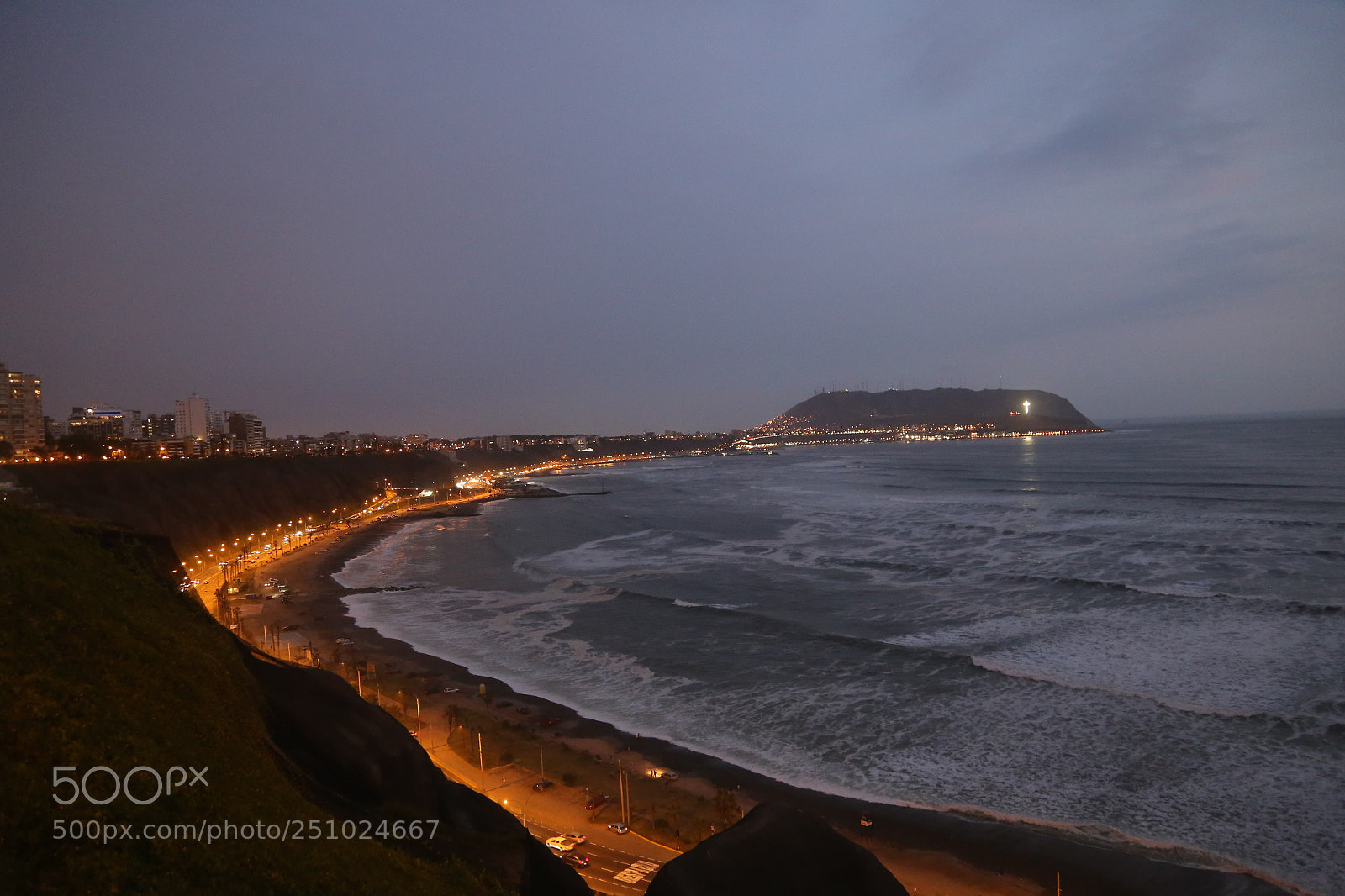 Canon EOS 6D + Canon EF 24-105mm F4L IS USM sample photo. Malecon photography