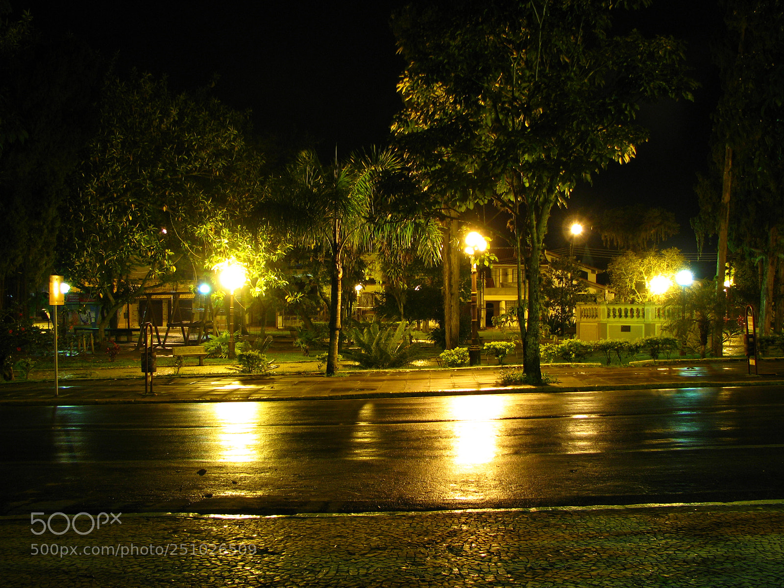 Canon POWERSHOT S5 IS sample photo. Wet square photography