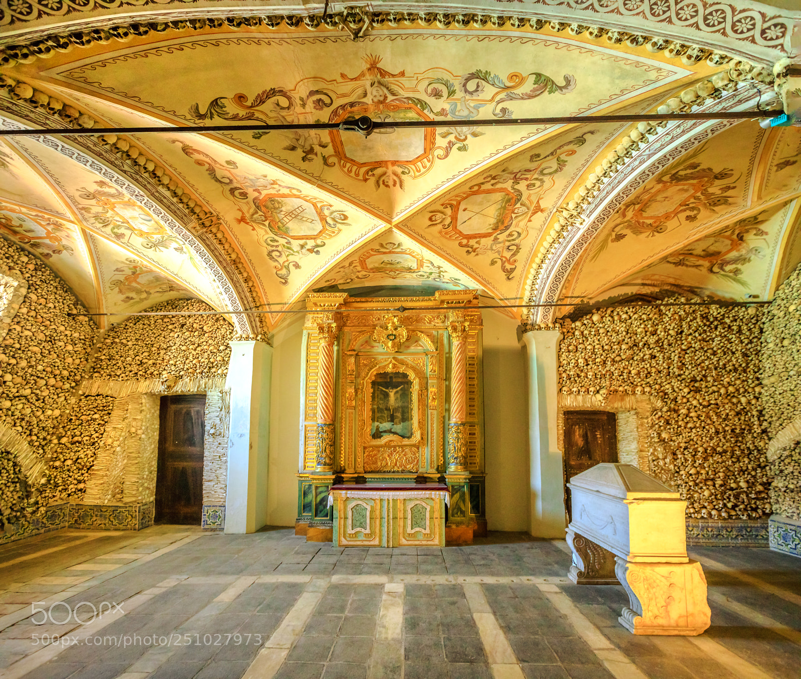 Canon EOS 5D Mark IV sample photo. Evora portugal landmark photography