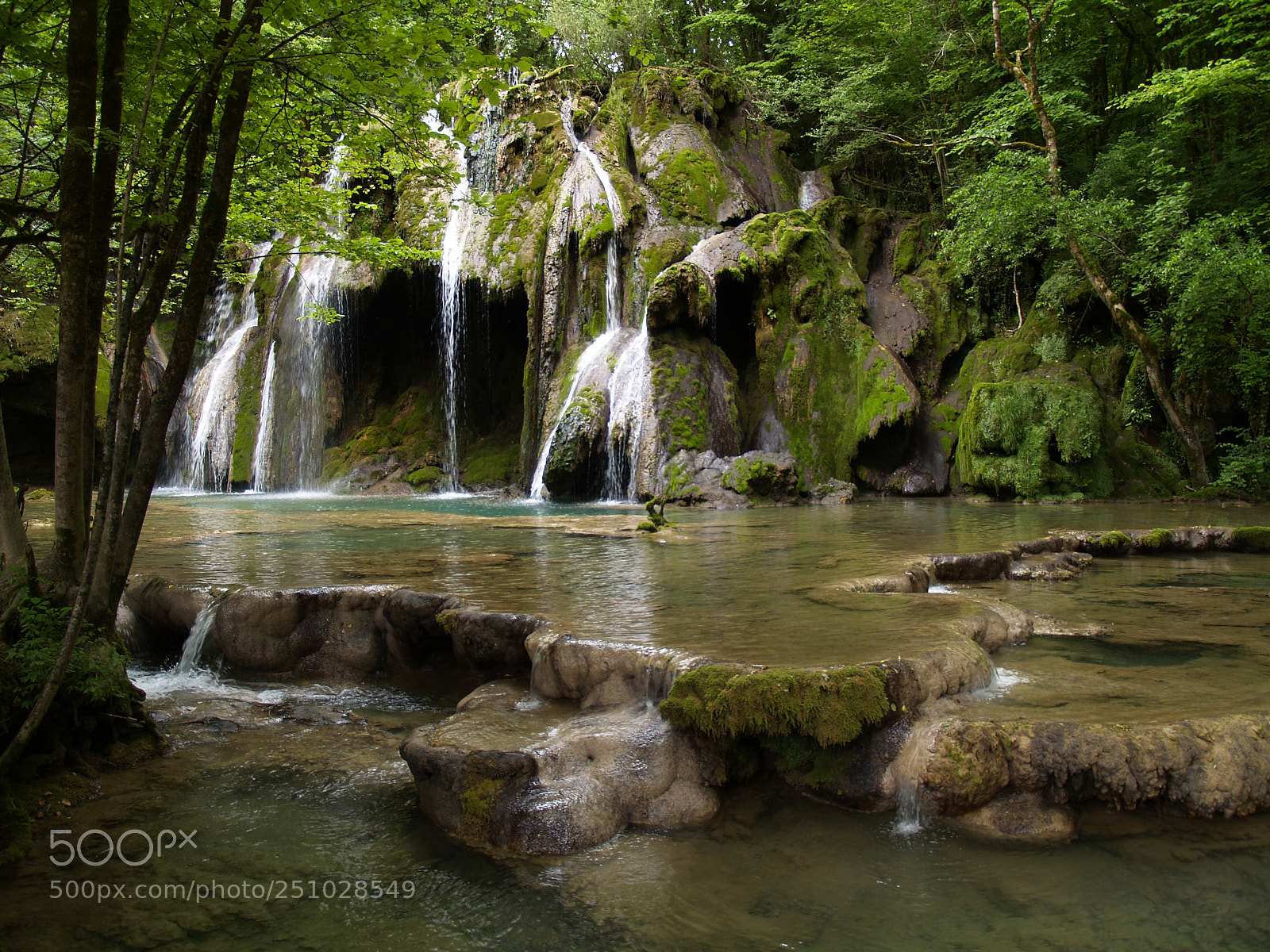Olympus E-300 (EVOLT E-300) sample photo. Cascade des tufs photography