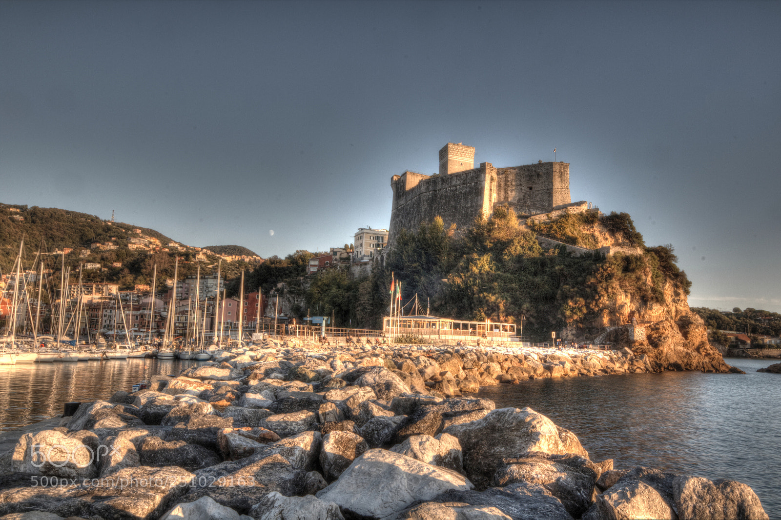 Canon EOS 1300D (EOS Rebel T6 / EOS Kiss X80) sample photo. Castello di lerici photography