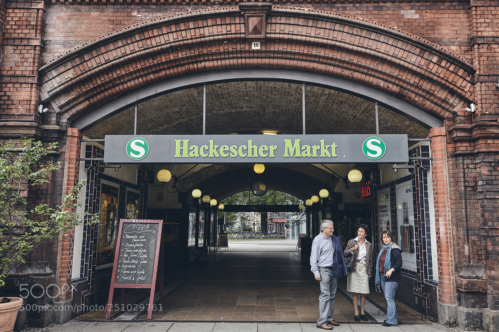 Canon EOS 5D Mark II sample photo. Hackescher markt photography