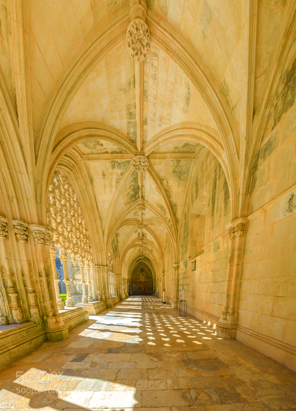 Canon EOS 5D Mark IV sample photo. Corridor of batalha monastery photography