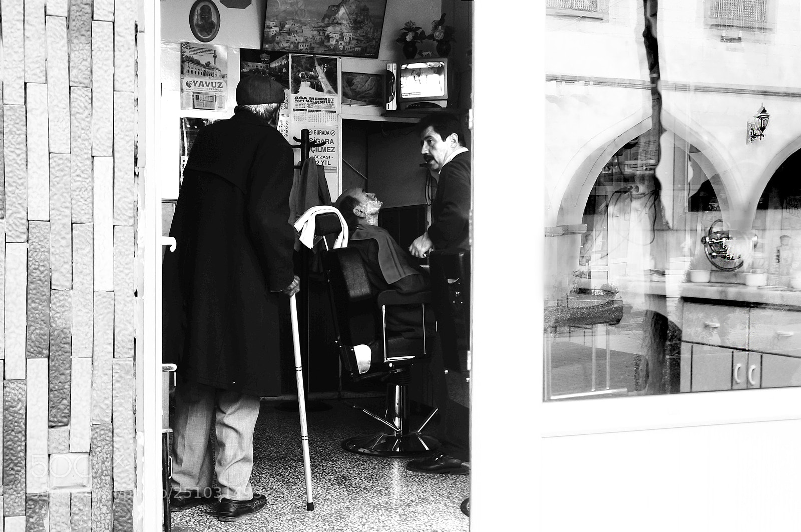Sony Alpha NEX-5R sample photo. Il barbiere / the barber photography