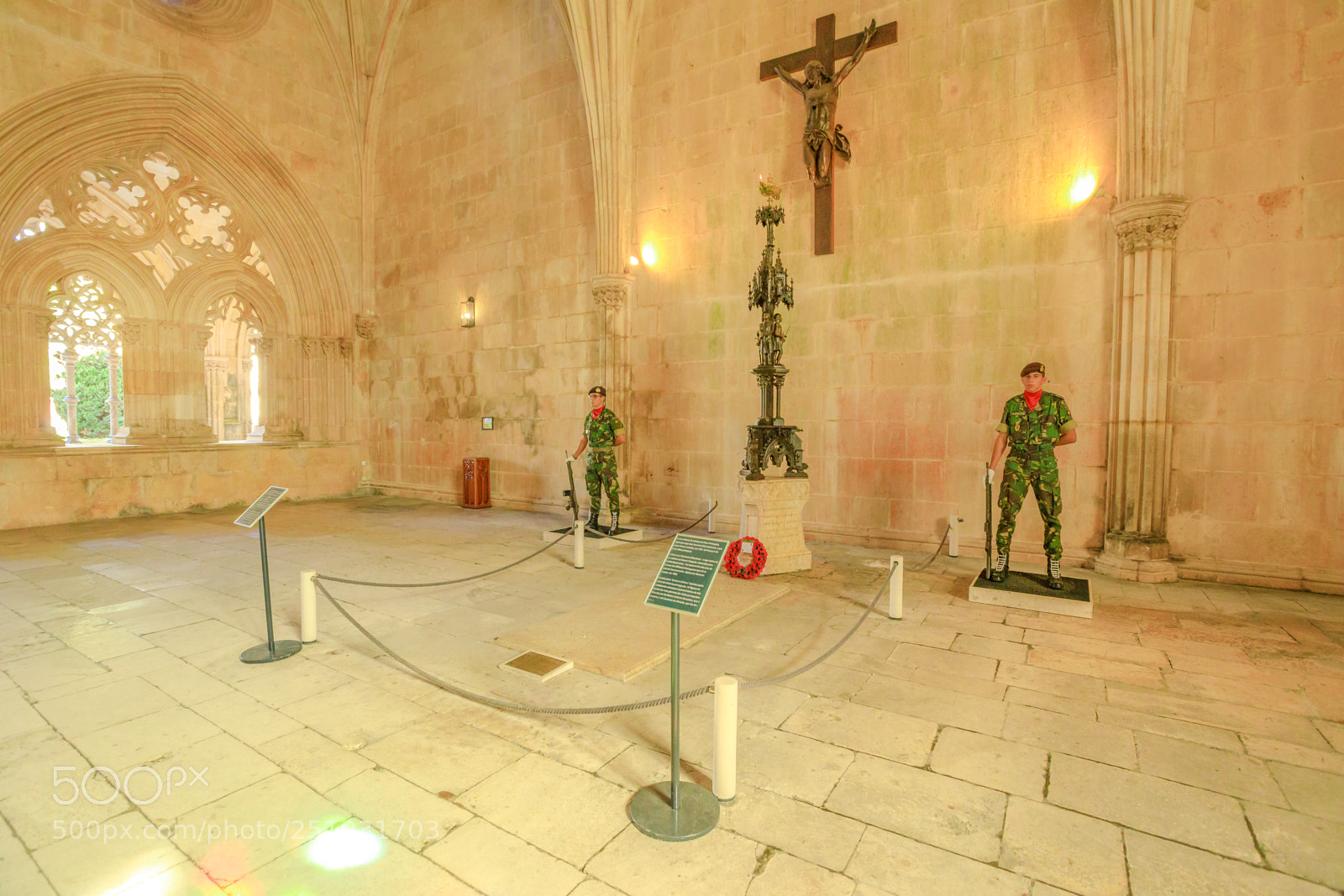 Canon EOS 5D Mark IV sample photo. Batalha monastery guards of photography