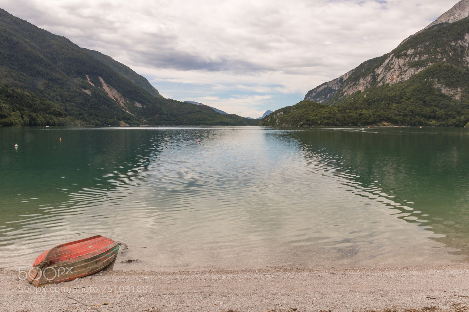 Canon EOS 750D (EOS Rebel T6i / EOS Kiss X8i) sample photo. Molveno lake photography