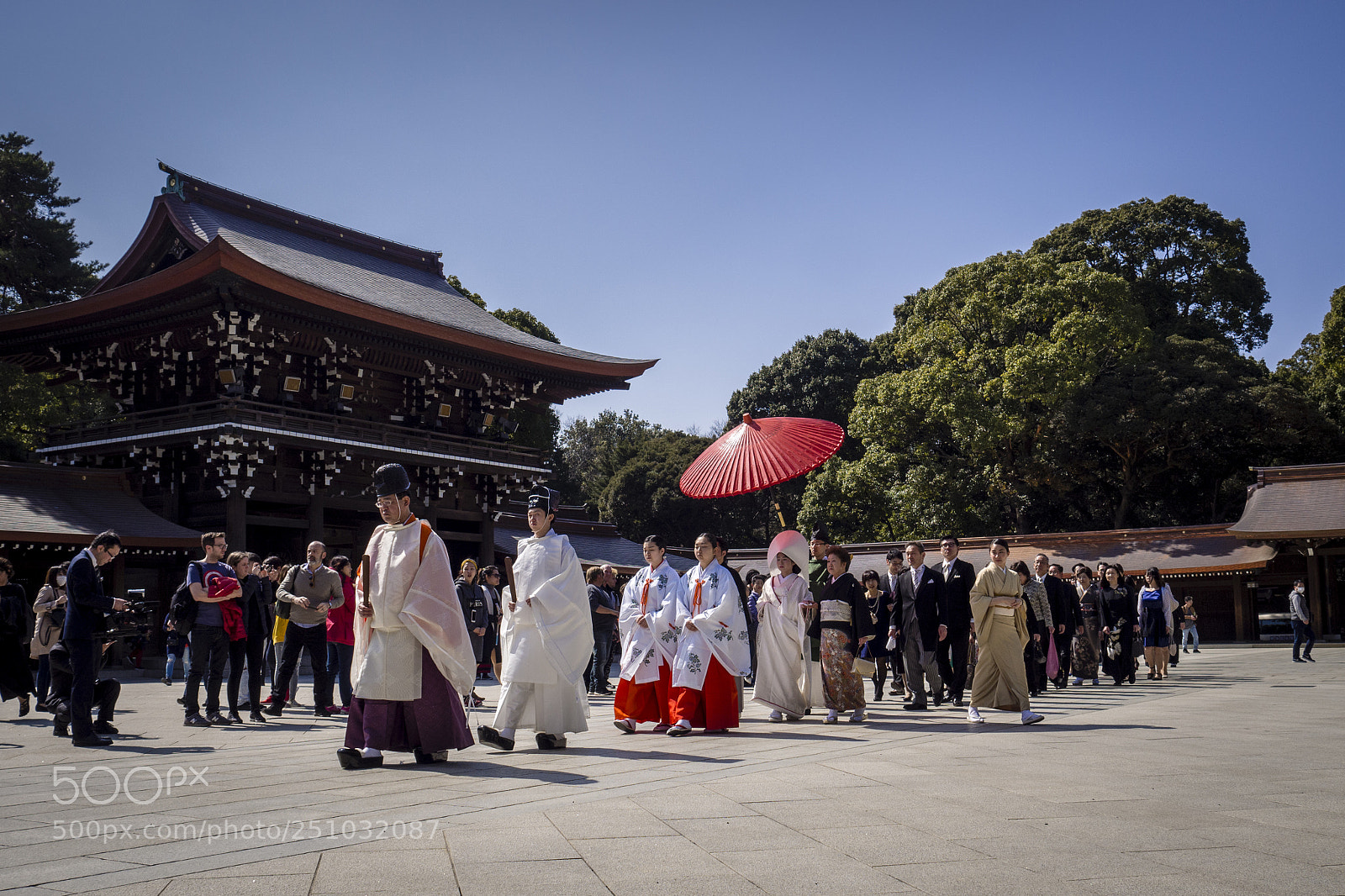 Olympus OM-D E-M10 II sample photo. Japanese wedding procession photography