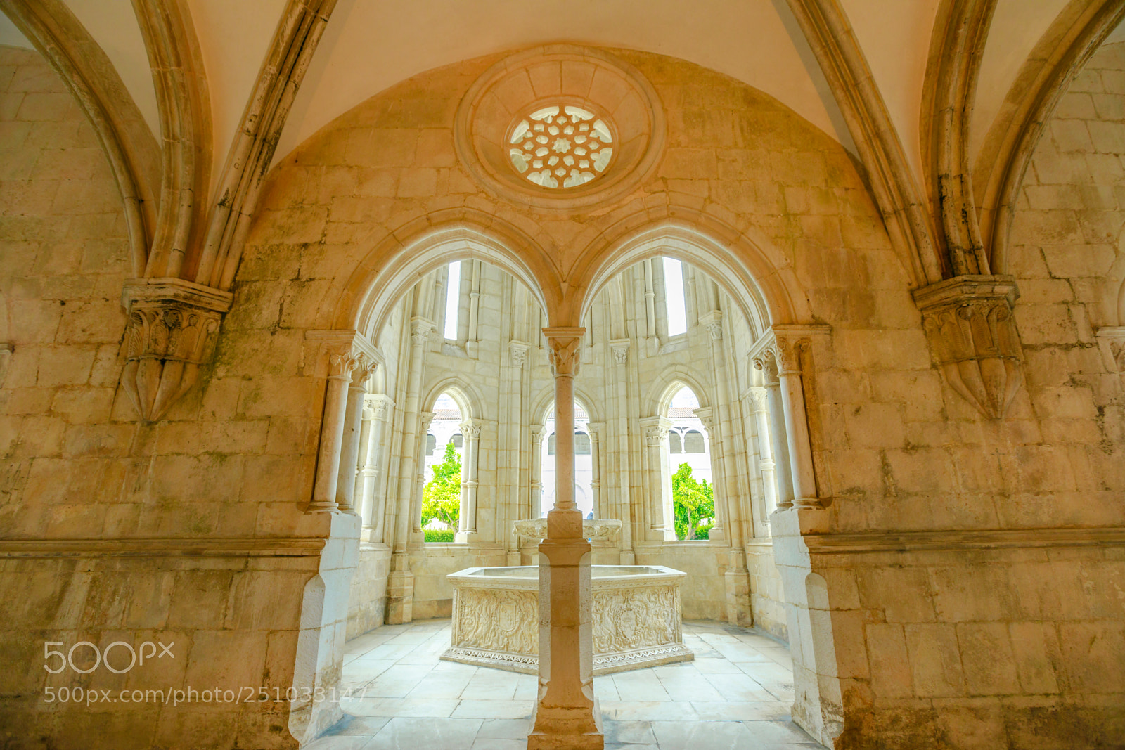Canon EOS 5D Mark IV sample photo. Alcobaca monastery fountain photography