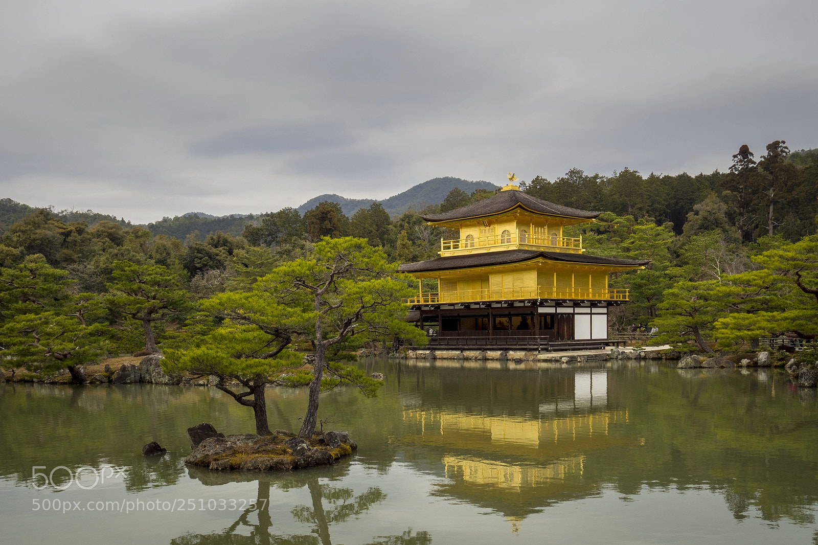 Olympus OM-D E-M10 II sample photo. Kinkakuji - golden pavilion photography