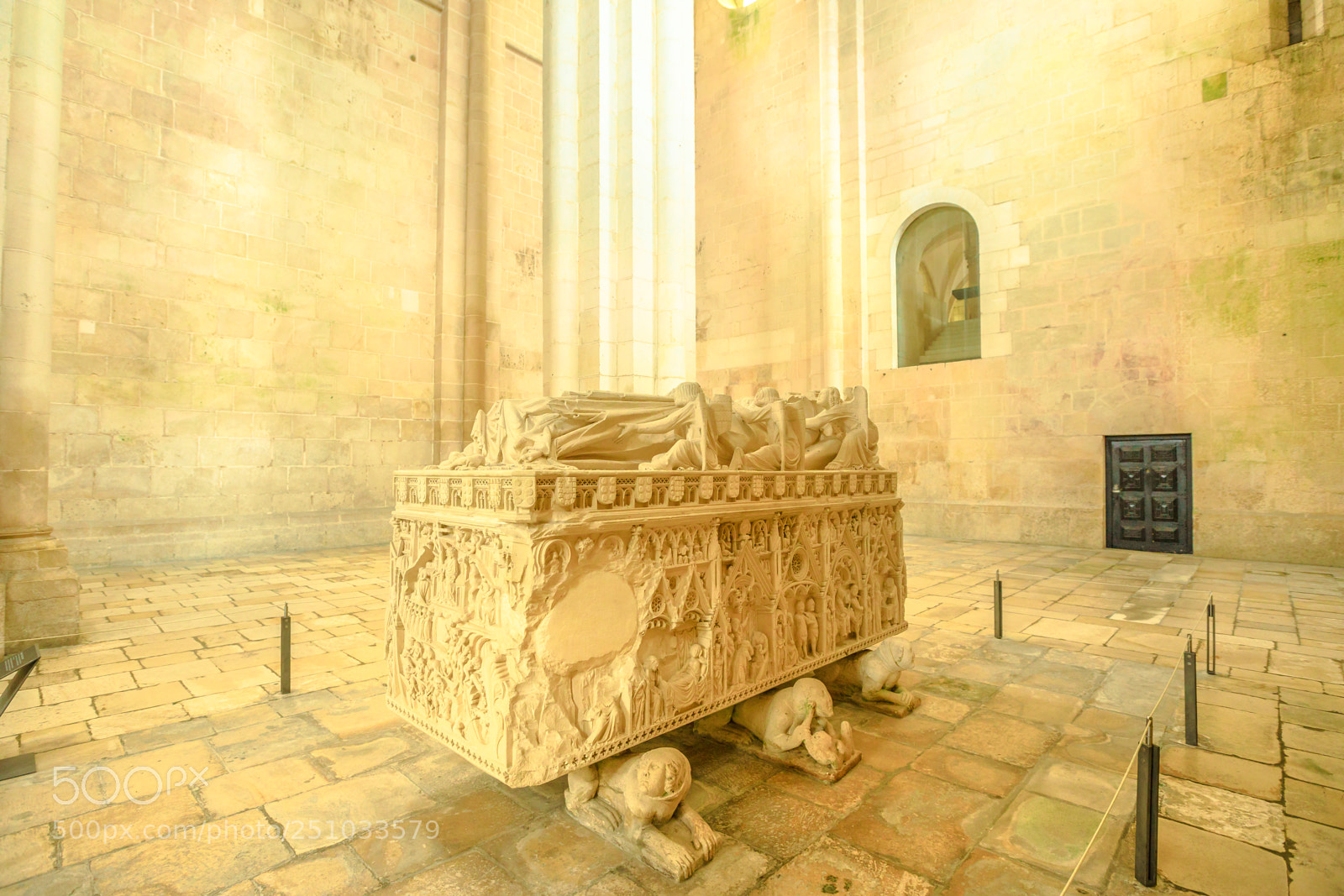 Canon EOS 5D Mark IV sample photo. Cathedral of alcobaca tomb photography