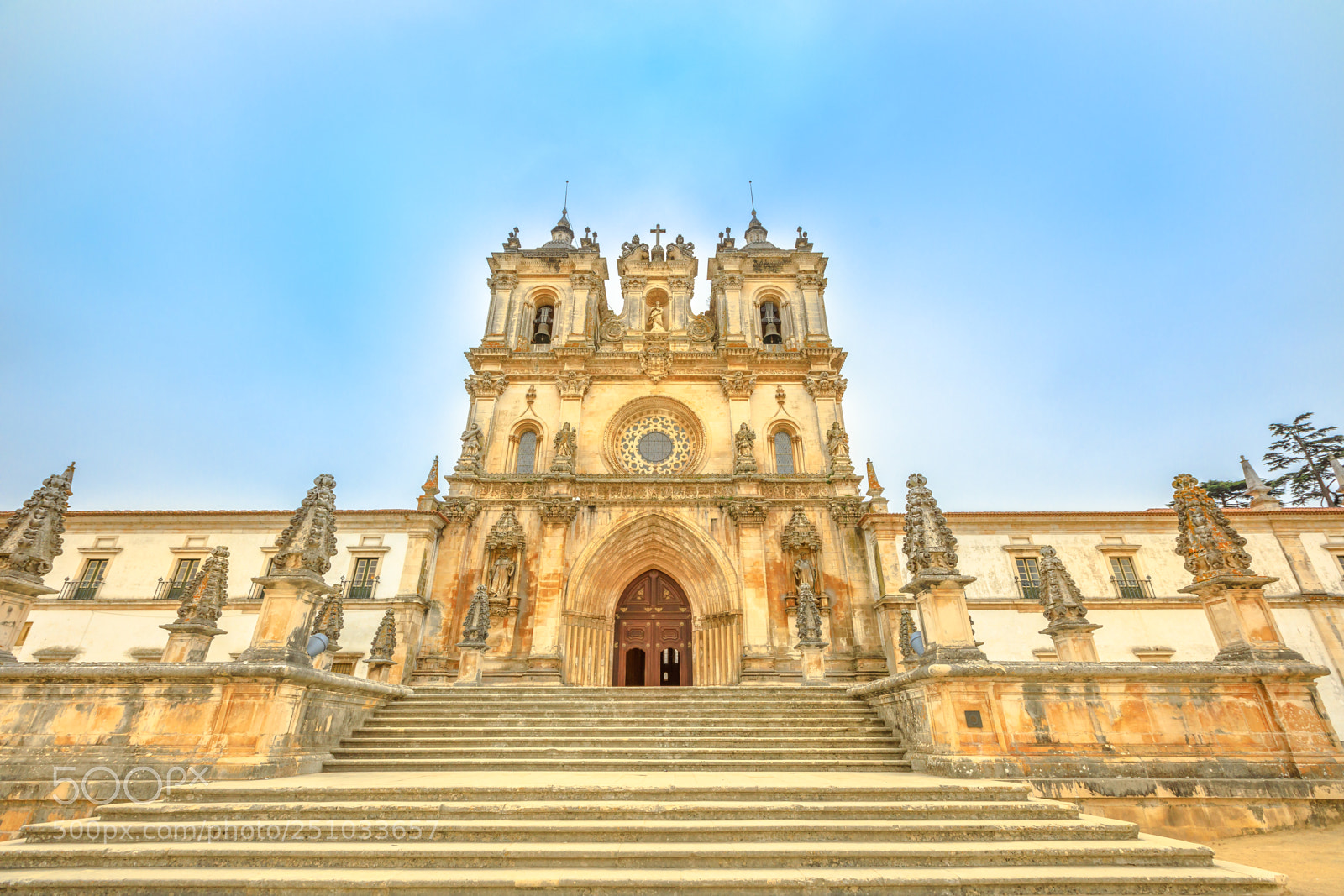 Canon EOS 5D Mark IV sample photo. Alcobaca monastery facade photography