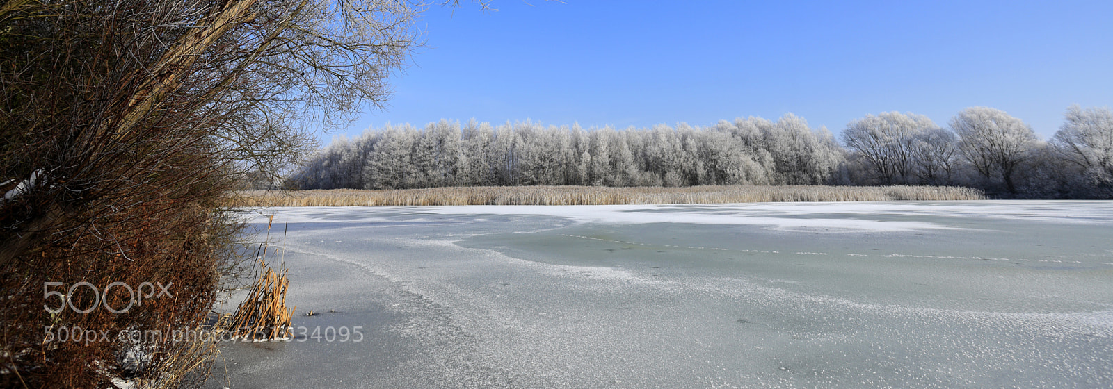 Canon EOS 5D Mark II sample photo. Frozen lakes at ferry photography