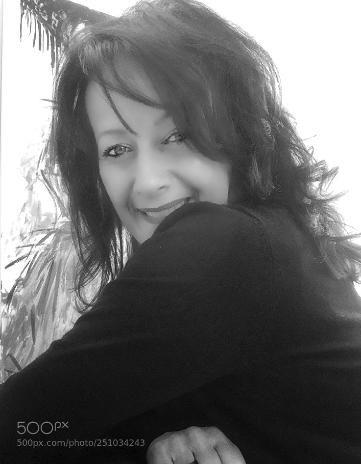 Apple iPhone 6 sample photo. ....smile/selfie photography