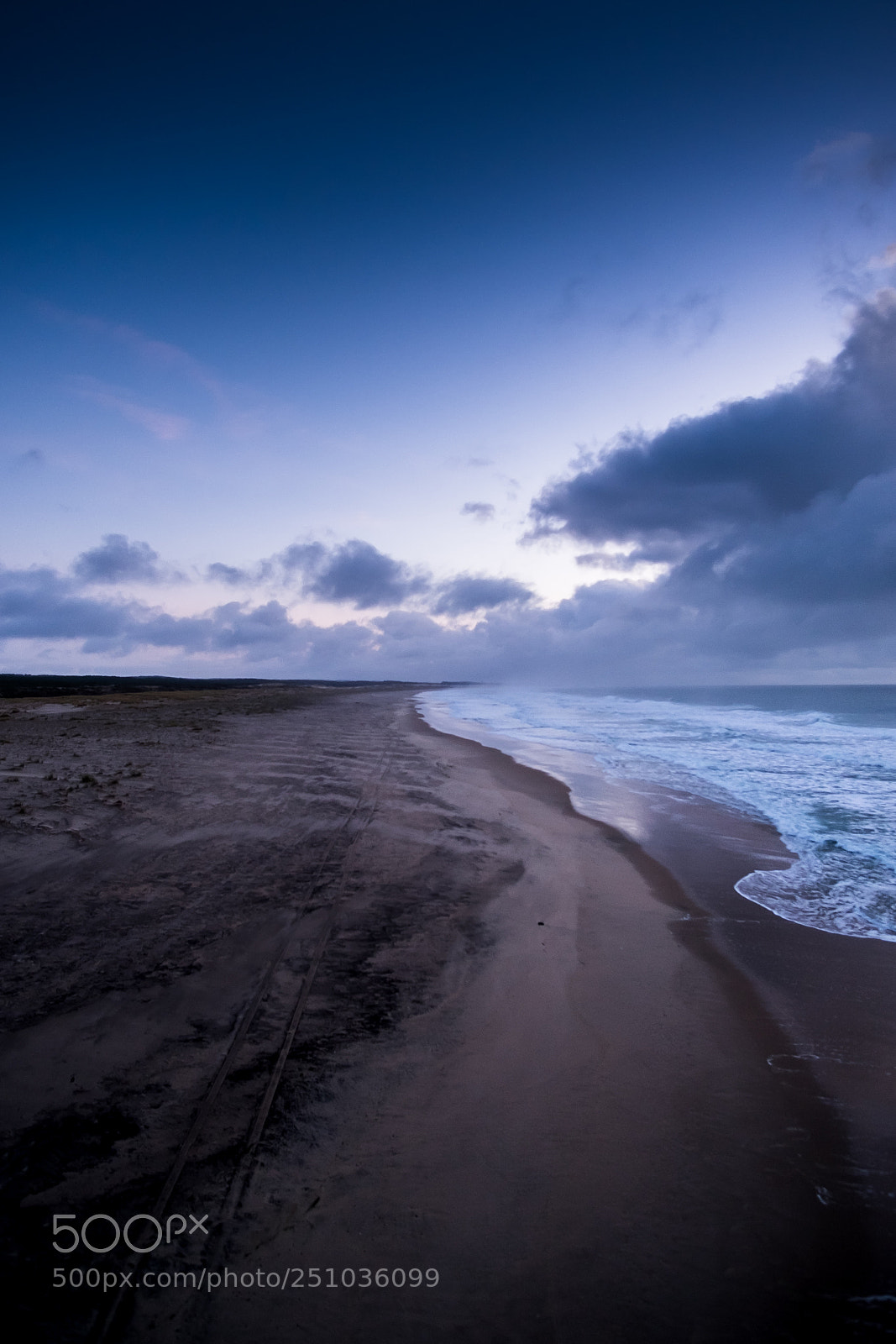 Fujifilm X-T1 sample photo. Dramatic beach photography