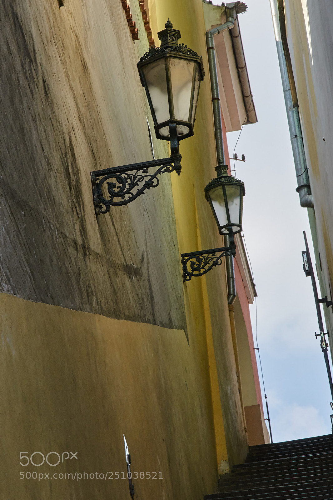 Sony Alpha DSLR-A700 sample photo. Prague passageway photography