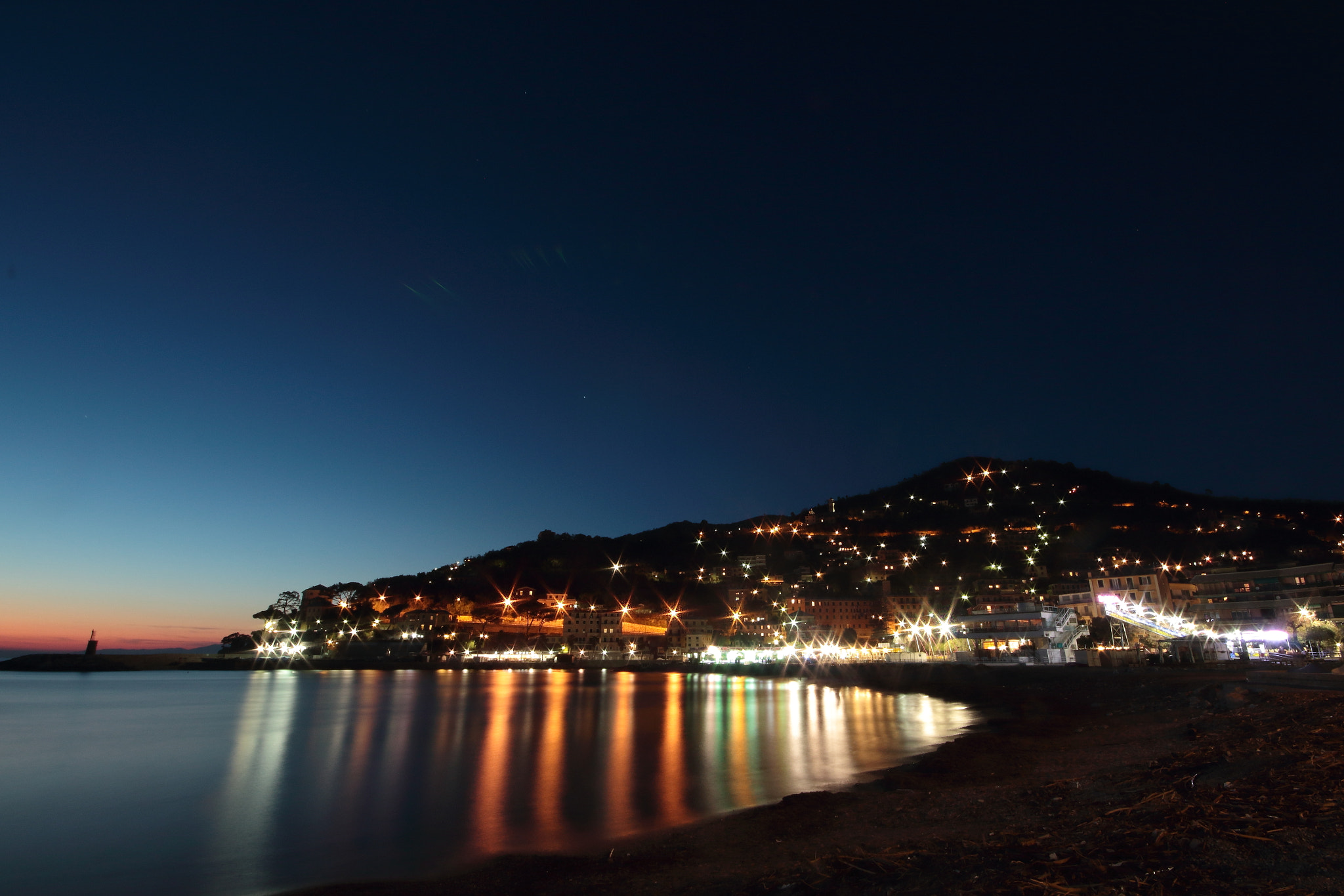 Canon EOS 1300D (EOS Rebel T6 / EOS Kiss X80) + Sigma 10-20mm F4-5.6 EX DC HSM sample photo. Recco by the night photography