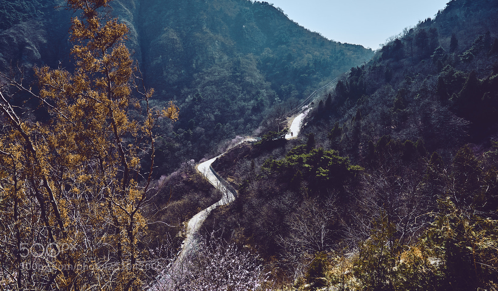 Sony a6000 sample photo. 雾霾 mountain under haze photography