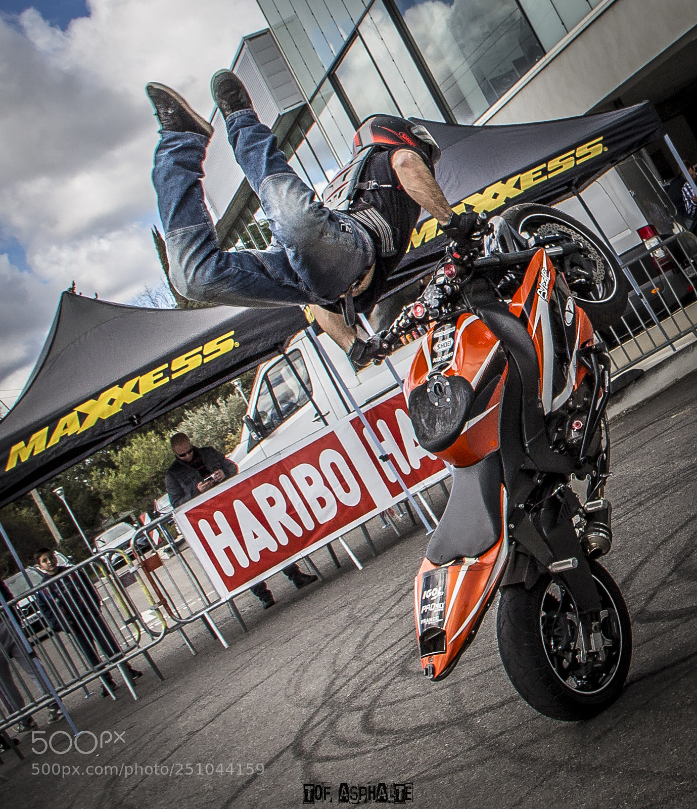 Canon EOS 100D (EOS Rebel SL1 / EOS Kiss X7) sample photo. Blade stunt - thomas photography