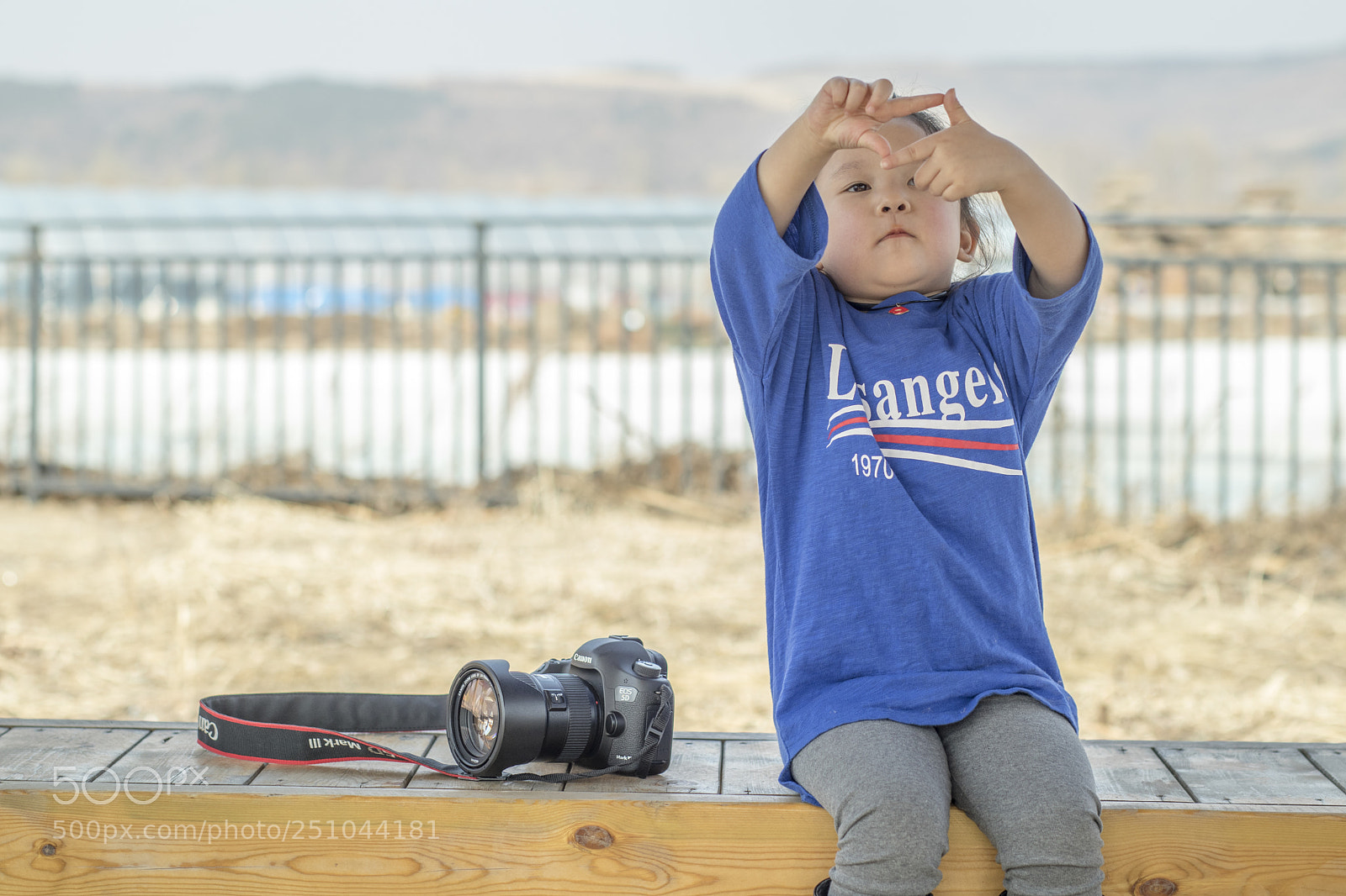 Canon EOS M5 sample photo. Girl and camera photography