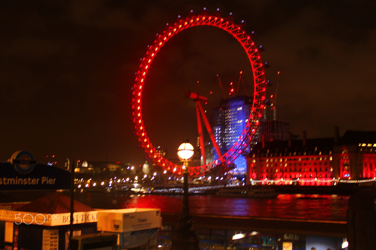 Canon EOS 600D (Rebel EOS T3i / EOS Kiss X5) sample photo. In the red photography