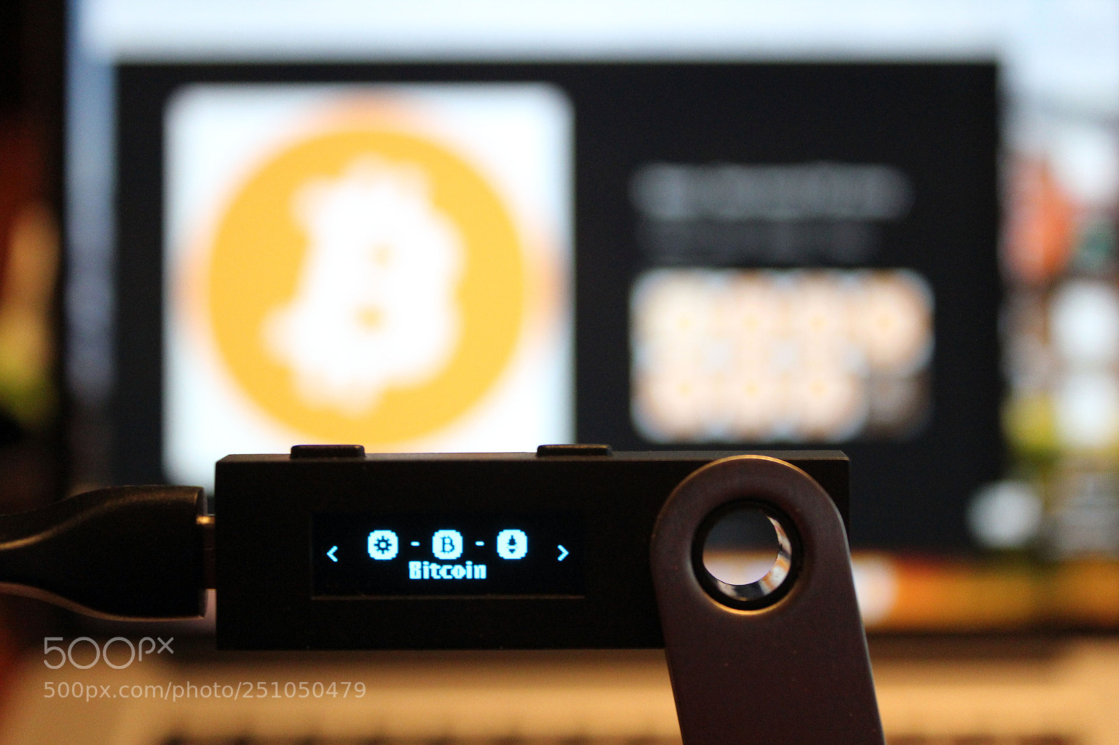 Canon EOS 600D (Rebel EOS T3i / EOS Kiss X5) sample photo. Bitcoin hardware wallet closeup photography