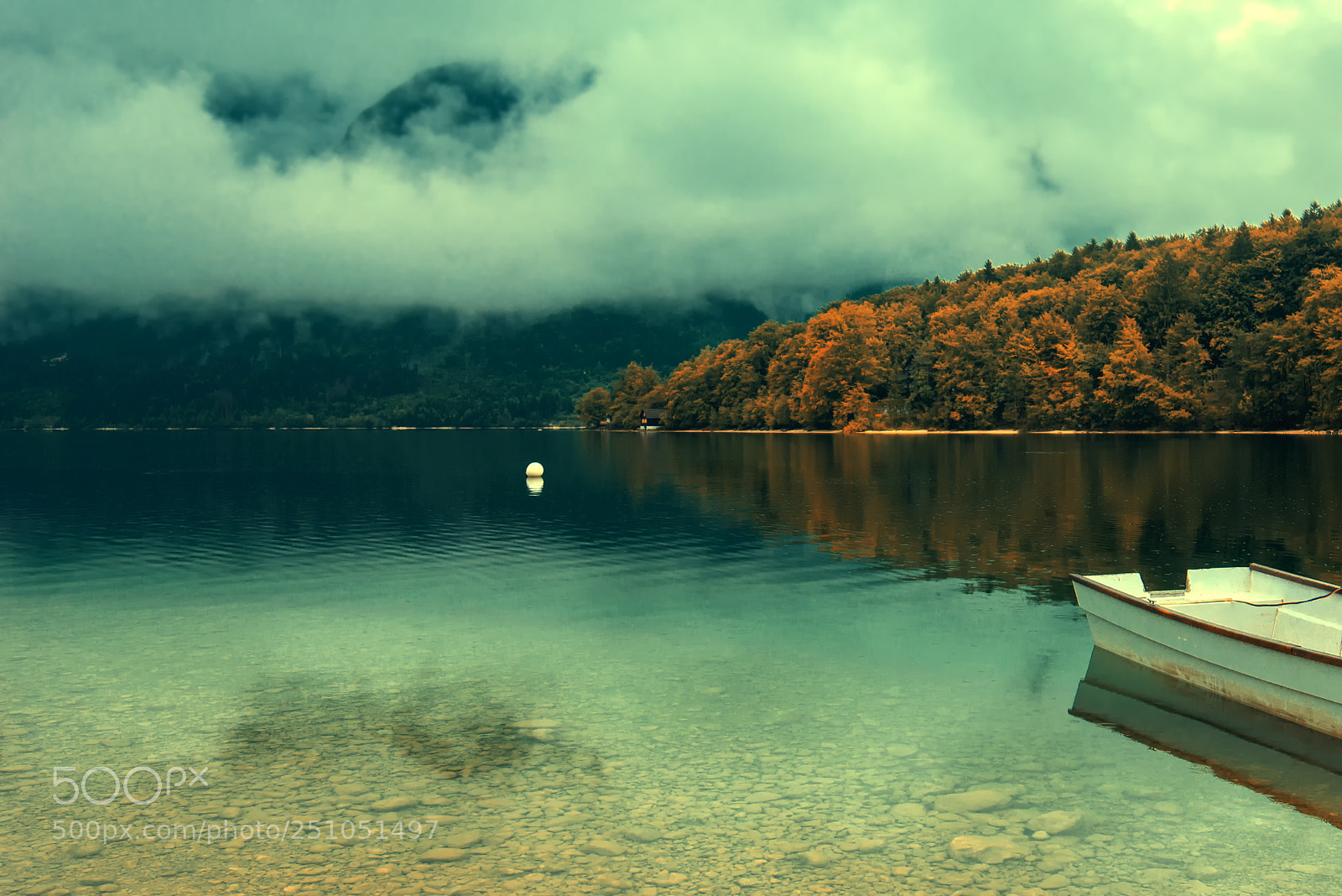Nikon D810 sample photo. Autumn scenery at lake photography