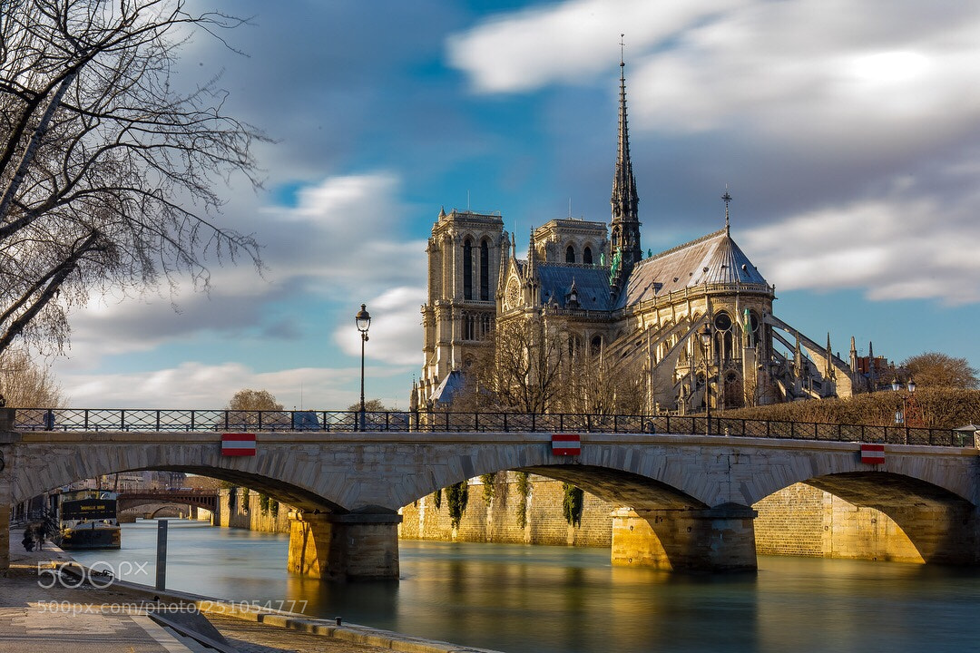 Canon EOS 5D Mark IV sample photo. Paris on a sunday  photography