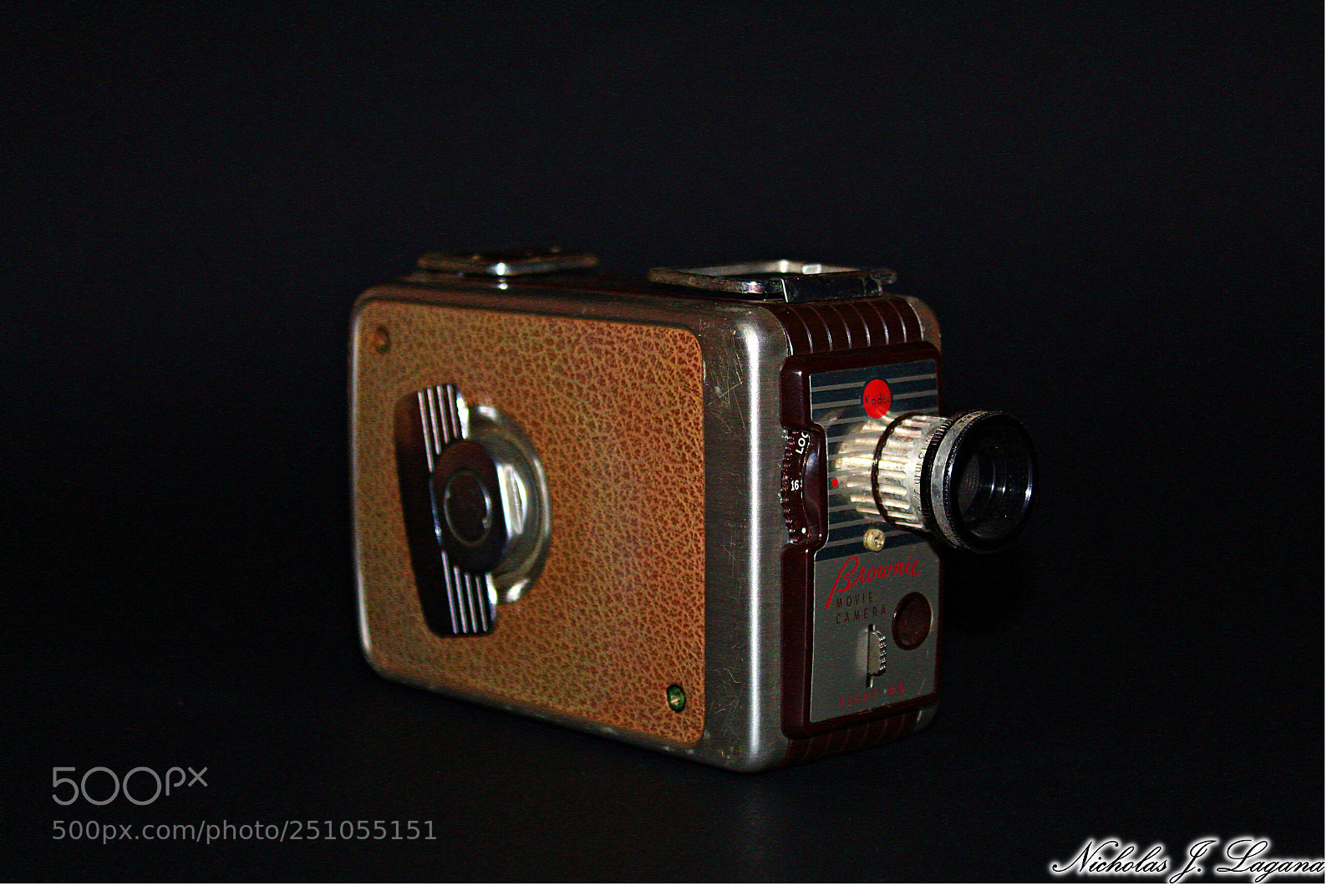 Canon EOS 1300D (EOS Rebel T6 / EOS Kiss X80) sample photo. Old photocamera photography