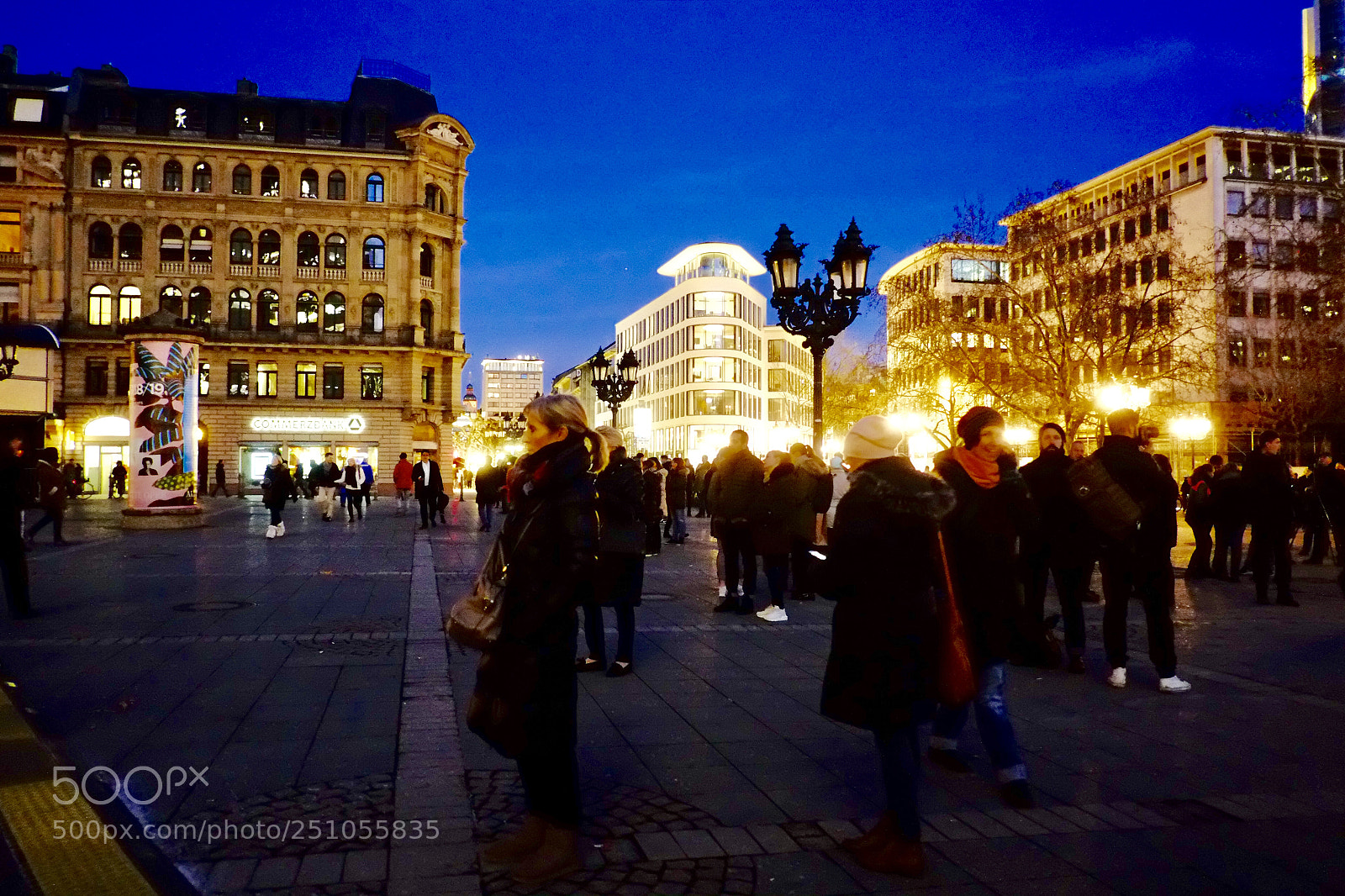Fujifilm X-Pro1 sample photo. Crowds in the city photography