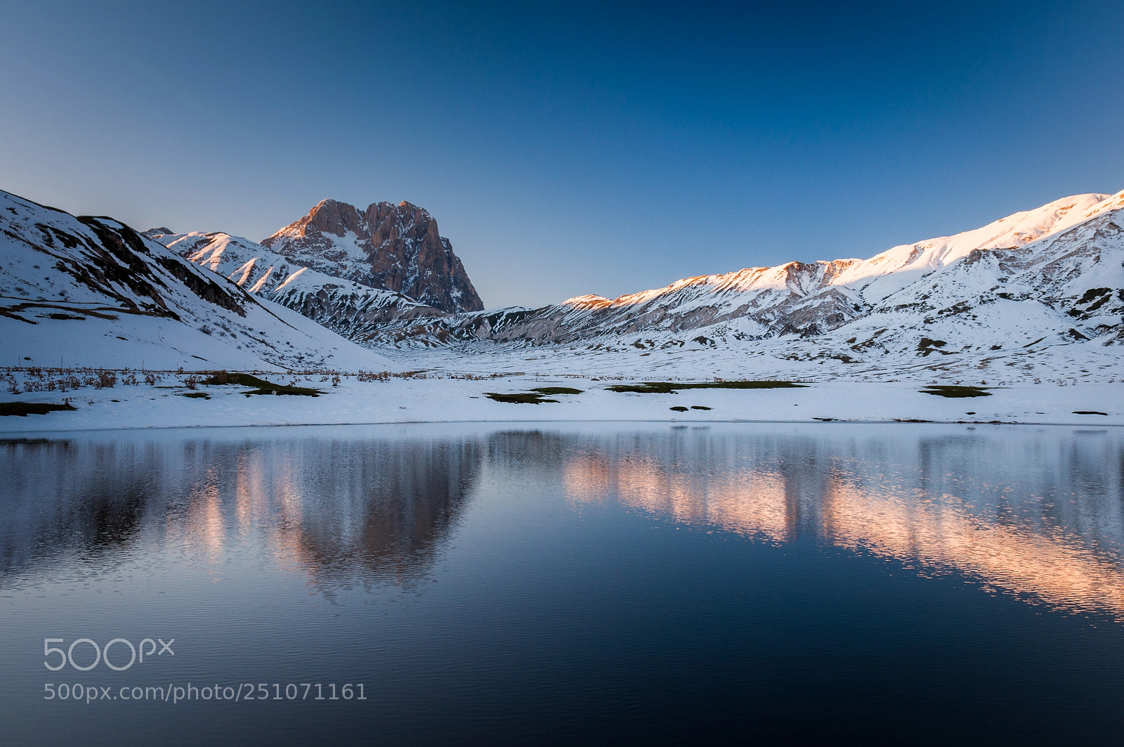 Nikon D90 sample photo. Lago pietranzoni mirroring corno photography