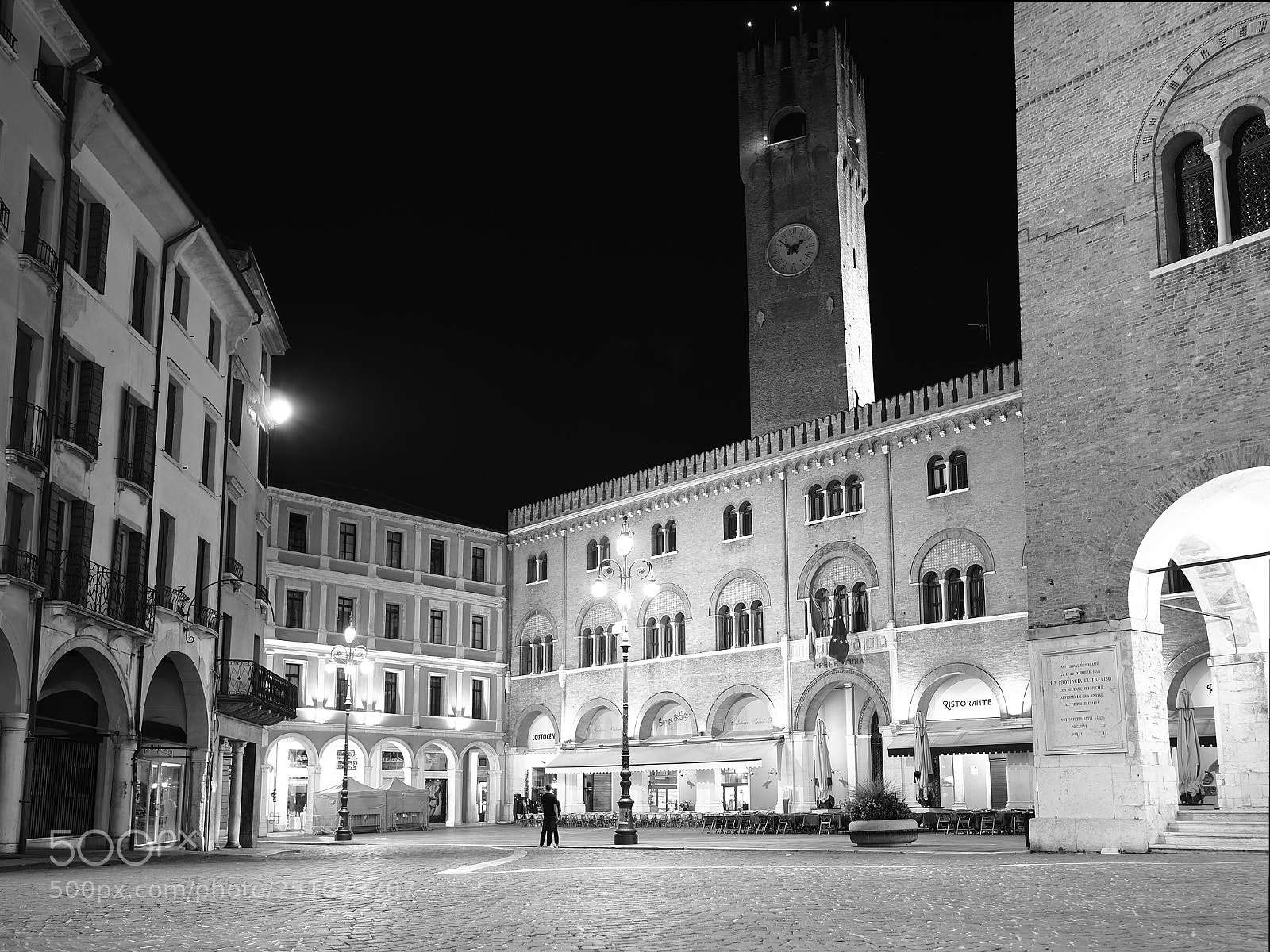 Olympus OM-D E-M10 II sample photo. Piazza dei signori , italy photography