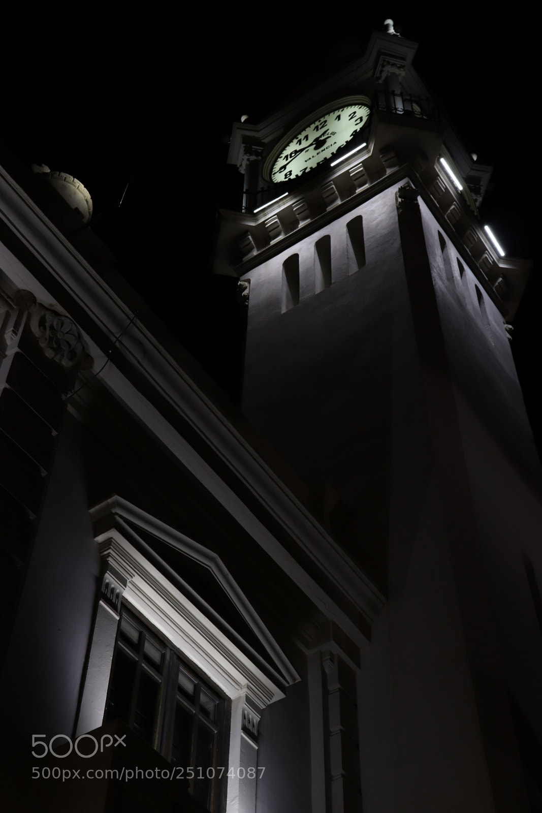 Canon EOS 800D (EOS Rebel T7i / EOS Kiss X9i) sample photo. Clock of the port photography