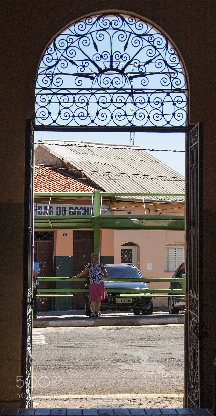 Canon EOS 40D sample photo. Through the door photography