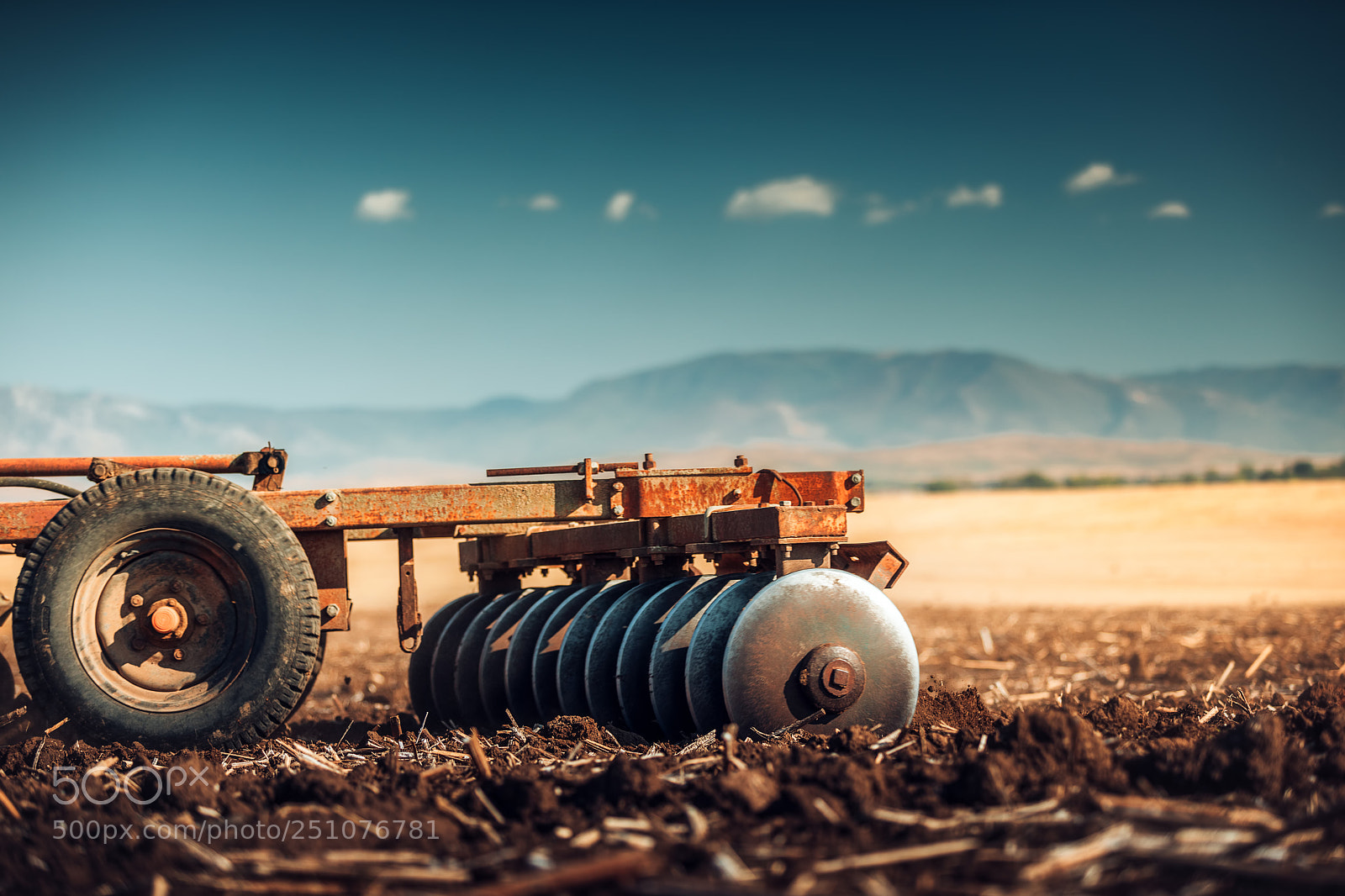 Canon EOS 5D Mark IV sample photo. Farmer in tractor preparing photography