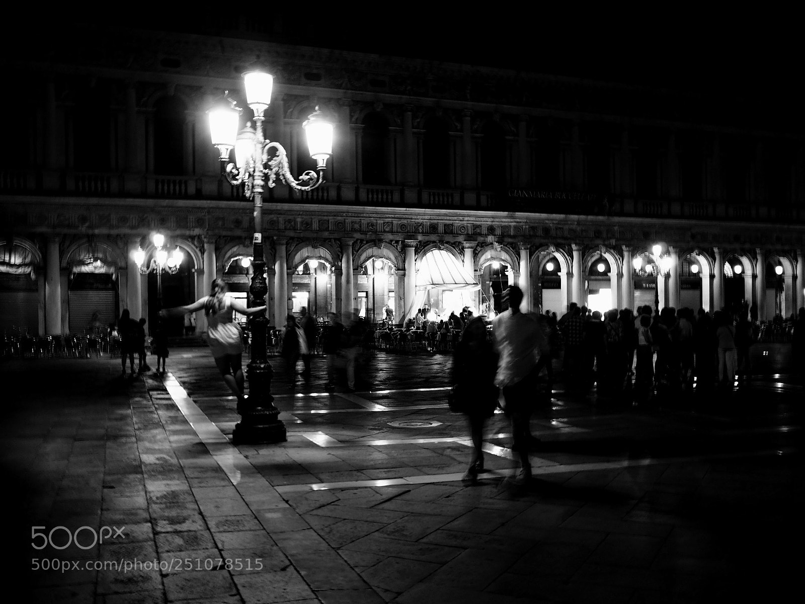 Olympus PEN-F sample photo. San marcos square photography