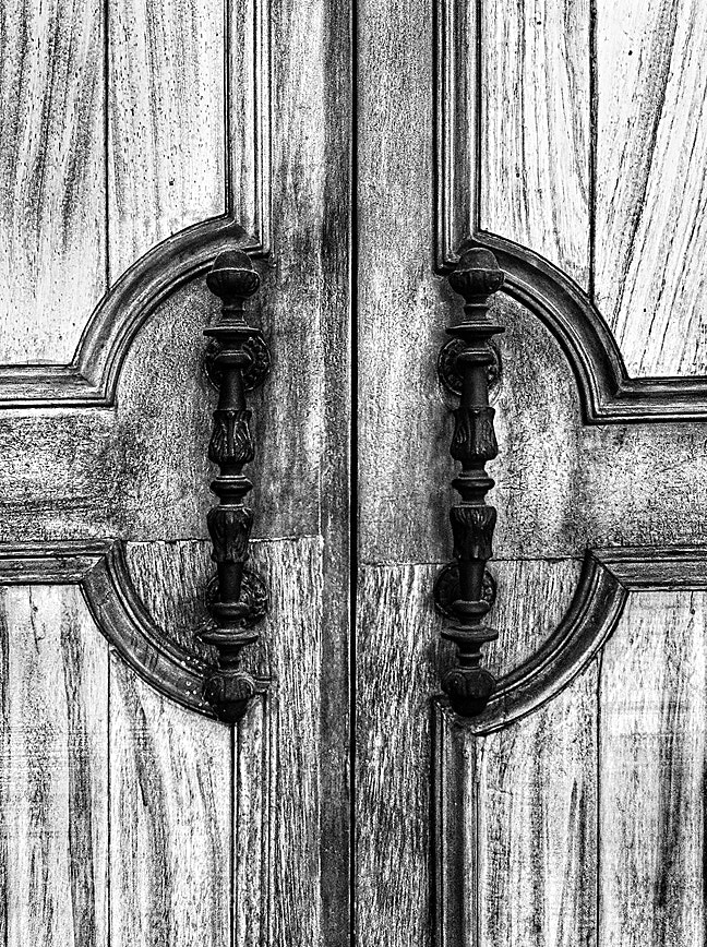 Apple iPhone 4 sample photo. Puerta doble-attracted by the photography
