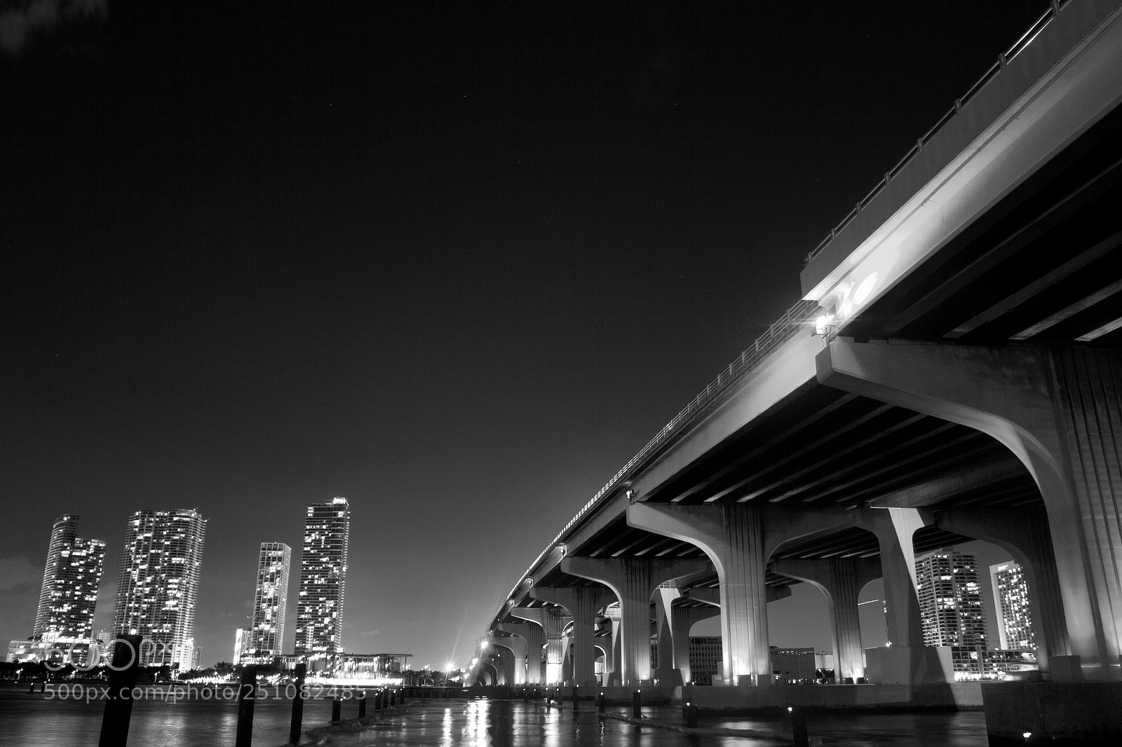 Canon EOS 550D (EOS Rebel T2i / EOS Kiss X4) sample photo. City night  photography