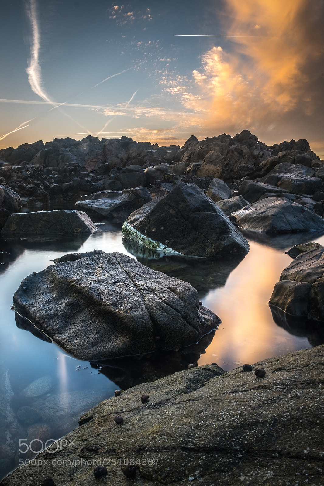 Fujifilm X-T2 sample photo. Green island contrail sunset photography