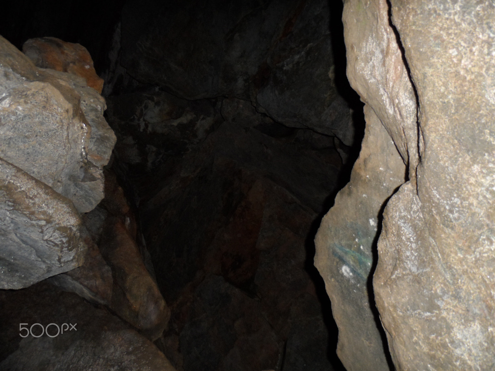 Samsung WB150 / WB150F / WB152 / WB152F / WB151 sample photo. Dark cave photography