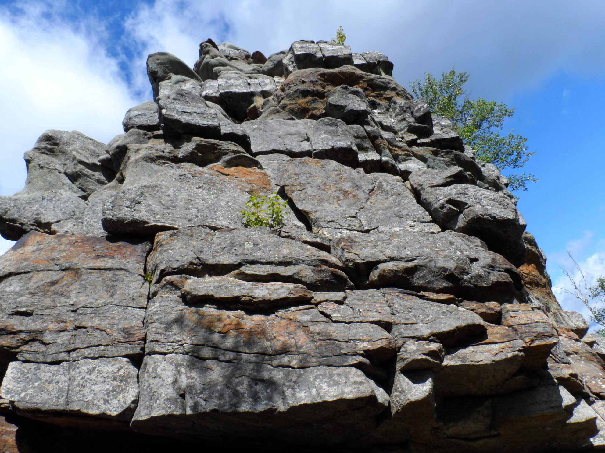 Samsung WB150 / WB150F / WB152 / WB152F / WB151 sample photo. Rocky structure photography