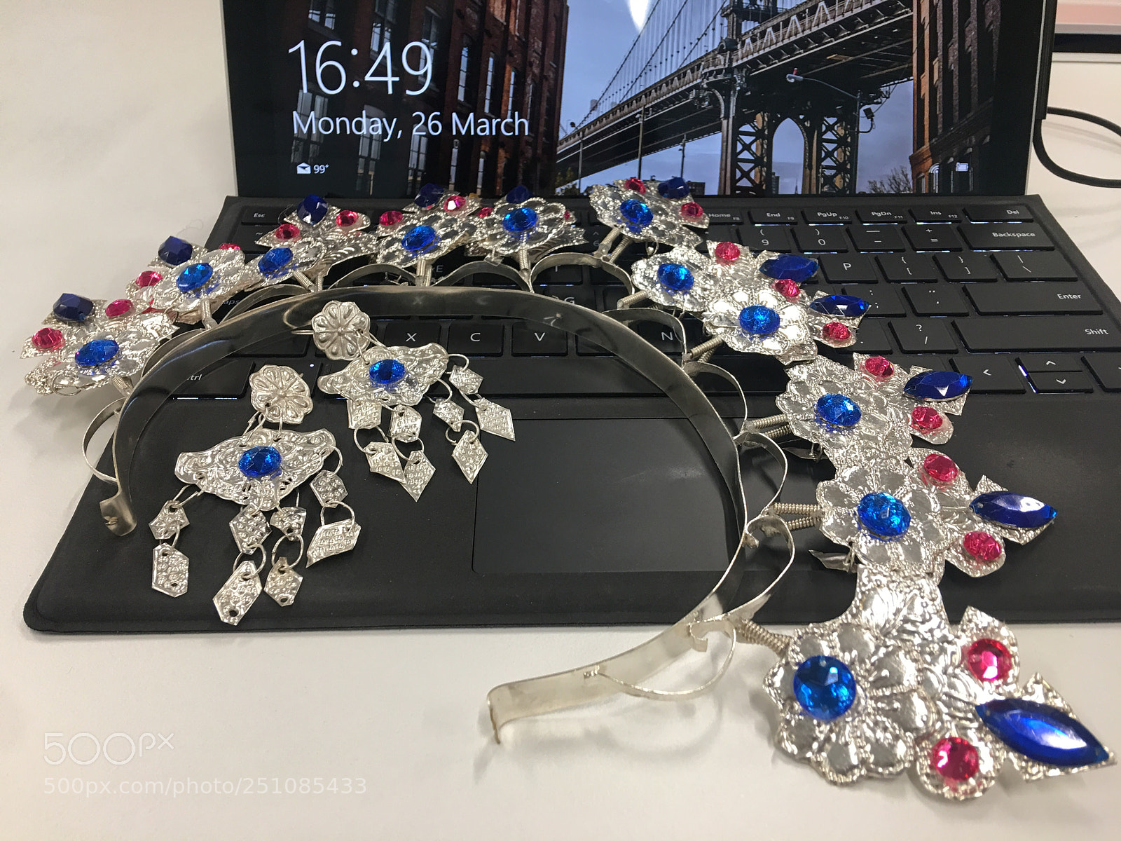 Apple iPhone 6s Plus sample photo. Head piece over keyboard photography