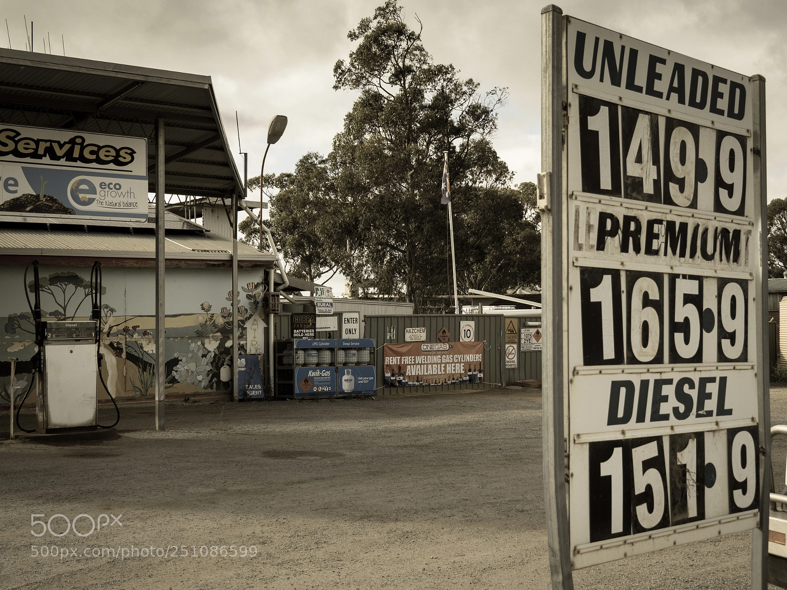 Olympus OM-D E-M5 II sample photo. Cents per litre photography