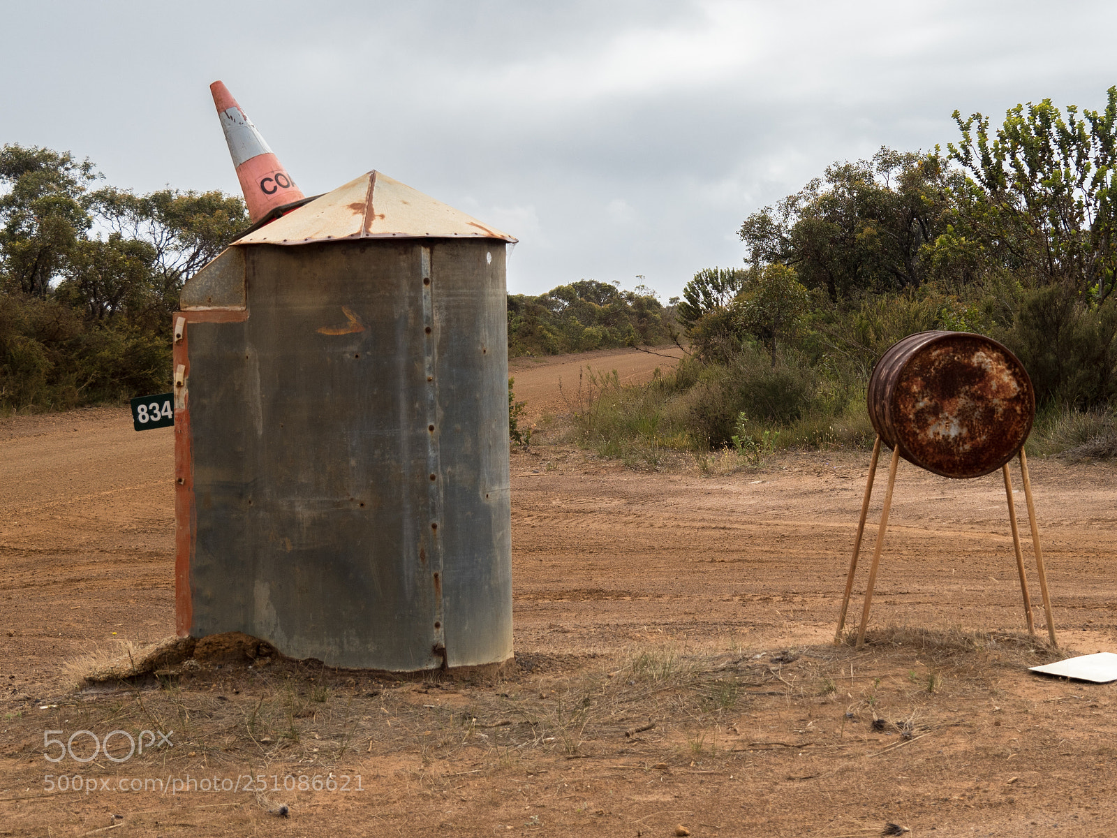 Olympus OM-D E-M5 II sample photo. A bus stop, and photography