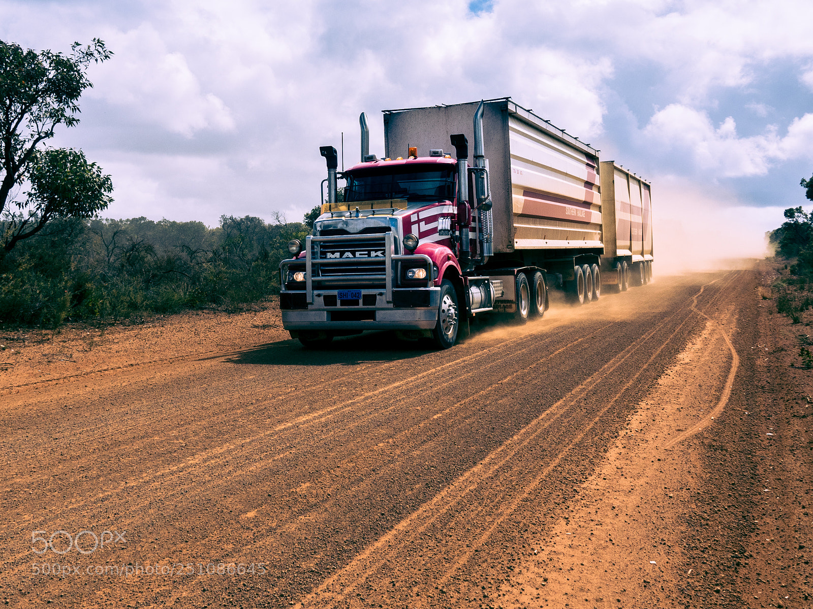 Olympus OM-D E-M5 II sample photo. Southern haulage on the photography
