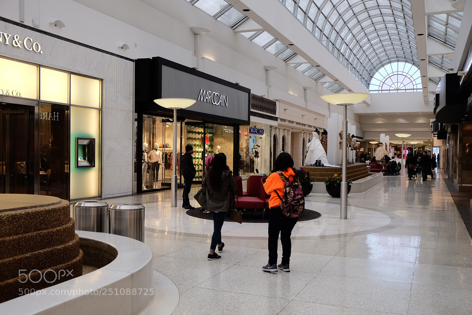 Fujifilm X-T10 sample photo. Oakridge mall photography