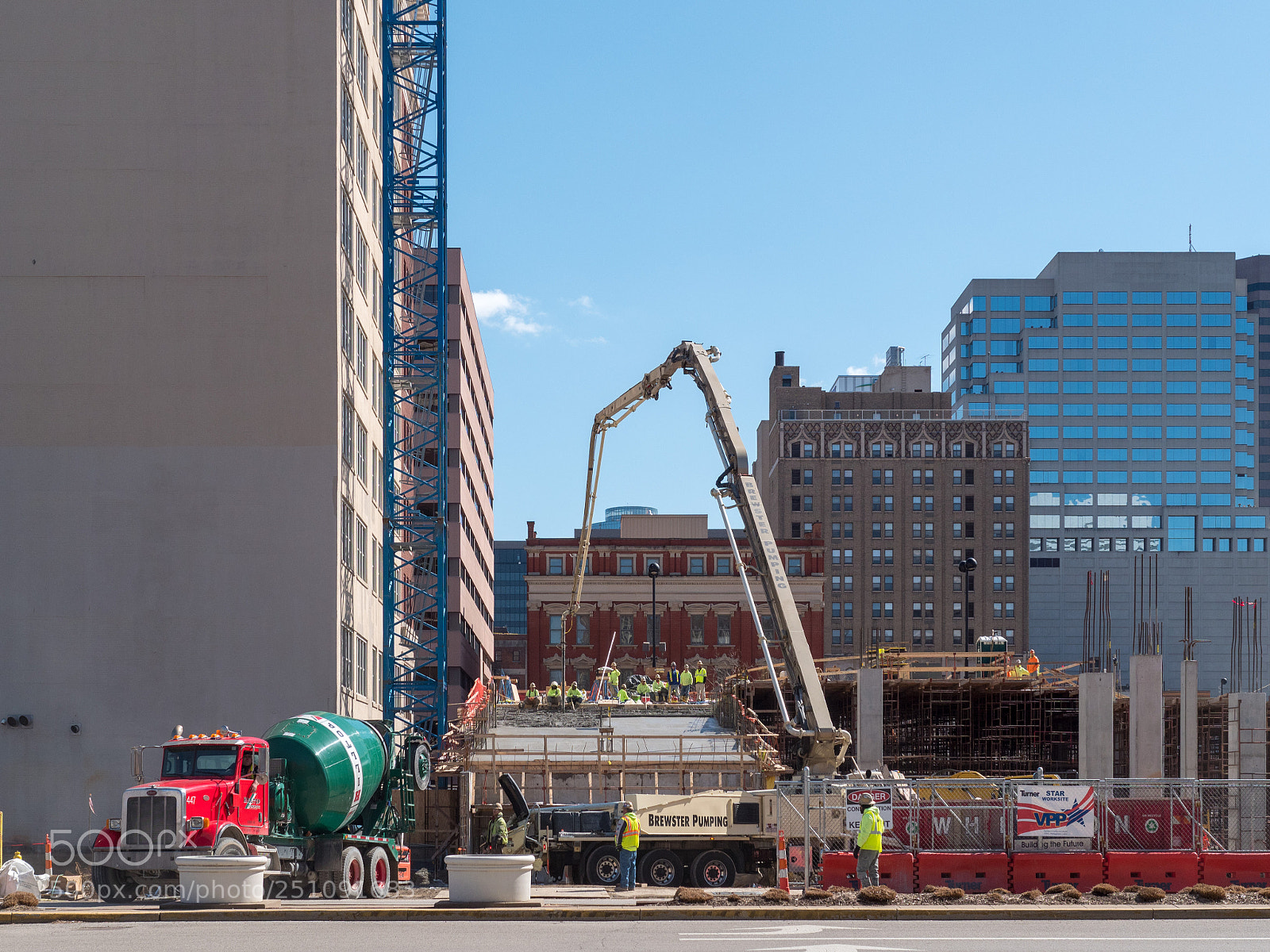 Panasonic Lumix DC-G9 sample photo. Court and walnut construction photography