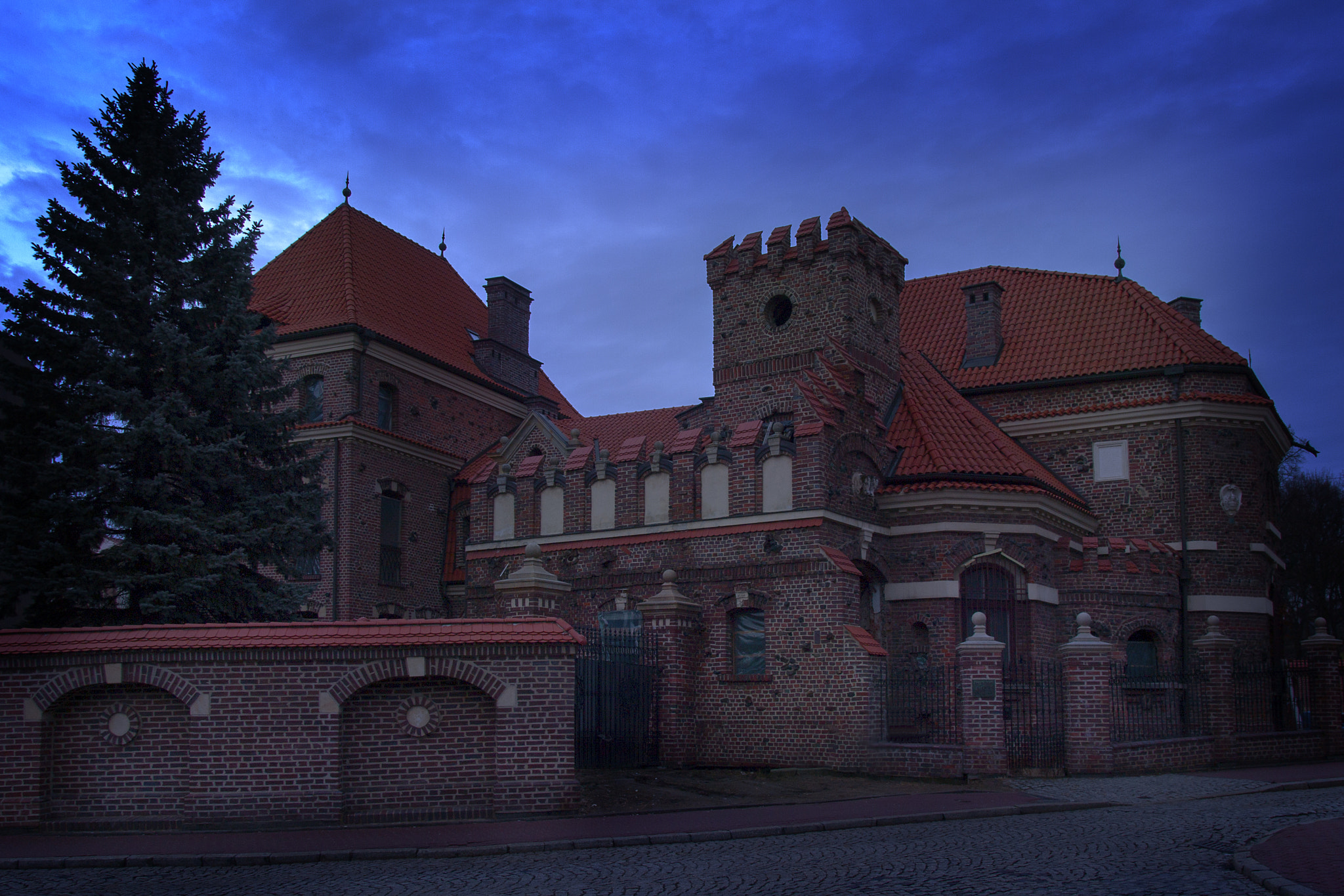 Olympus E-410 (EVOLT E-410) sample photo. Castle photography