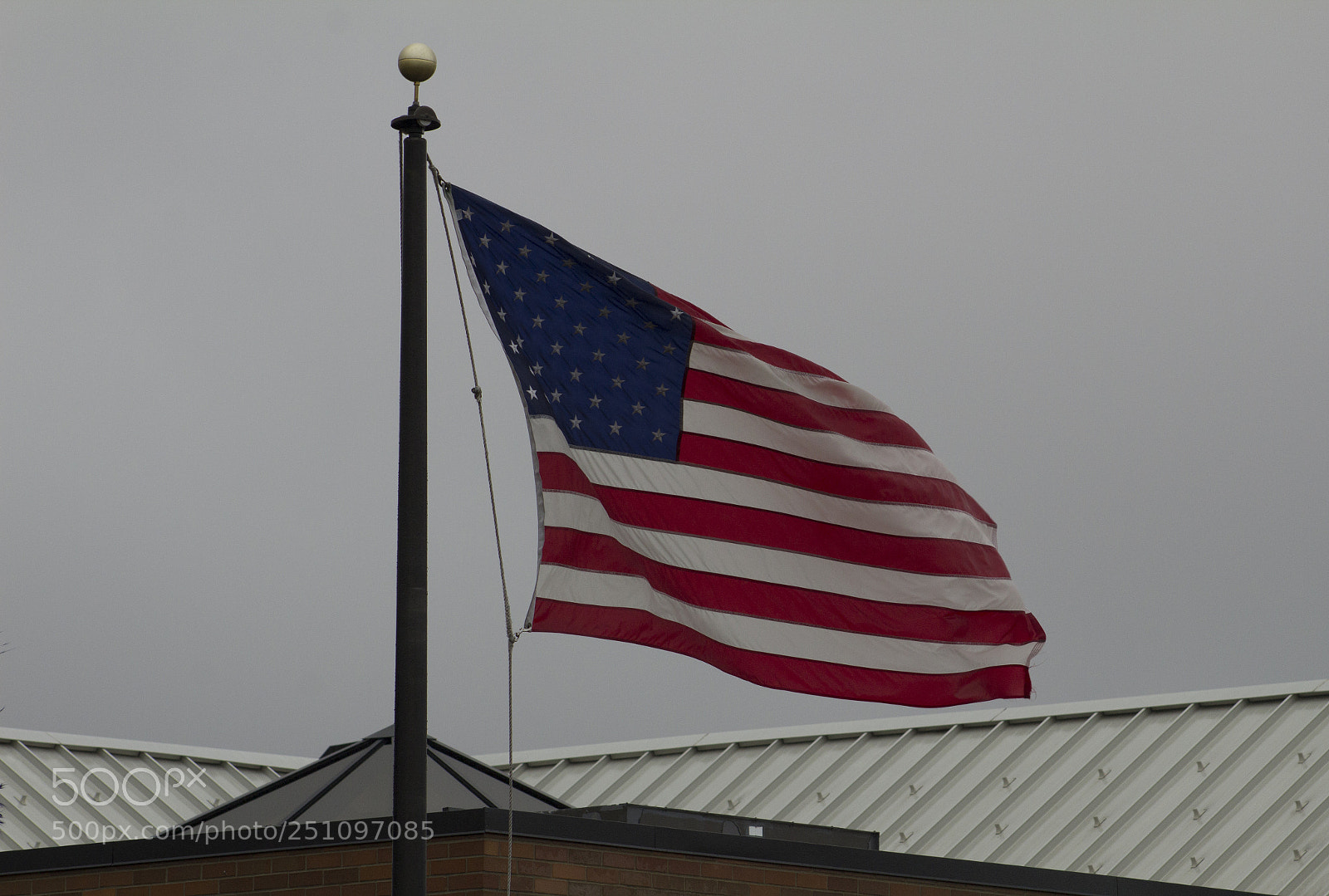 Canon EOS 1200D (EOS Rebel T5 / EOS Kiss X70 / EOS Hi) sample photo. Roof and flag photography