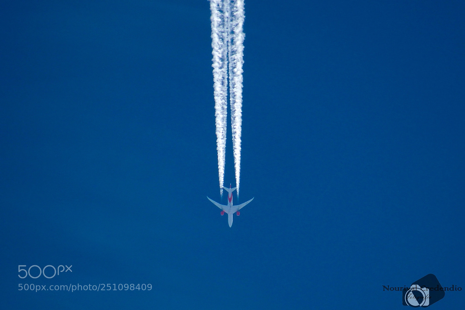 Canon EOS 600D (Rebel EOS T3i / EOS Kiss X5) sample photo. Airplane photography
